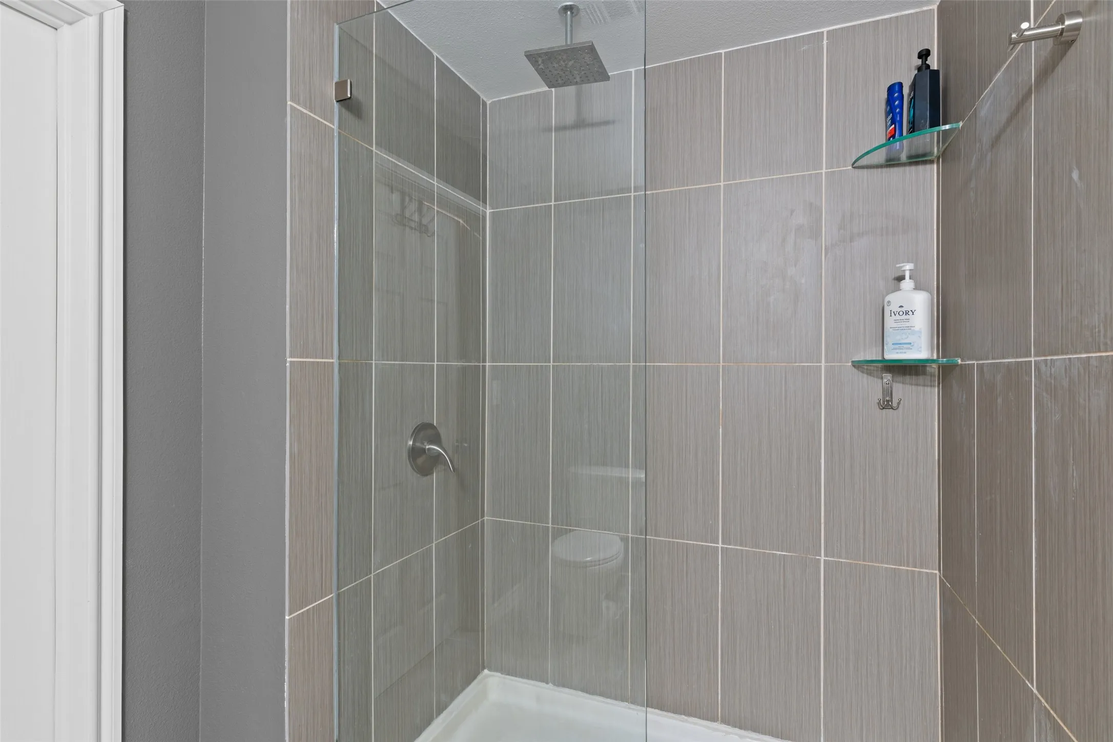 Condominium For Rent in Dallas County , 3102 Kings Road 3201, Dallas, Texas 75219, 2 Bedroom, 2 Bathroom, 2 Garage spaces, 1,103 Sqft, built in 2001, mls#21404701, Real Estate Agent in Dallas, Homes For Rent in Dallas county, Homes For Rent in Dallas, Realtor in Dallas Texas, Real Estate Brokerage Independent Realty Texas, Luminita Cordes Realtor