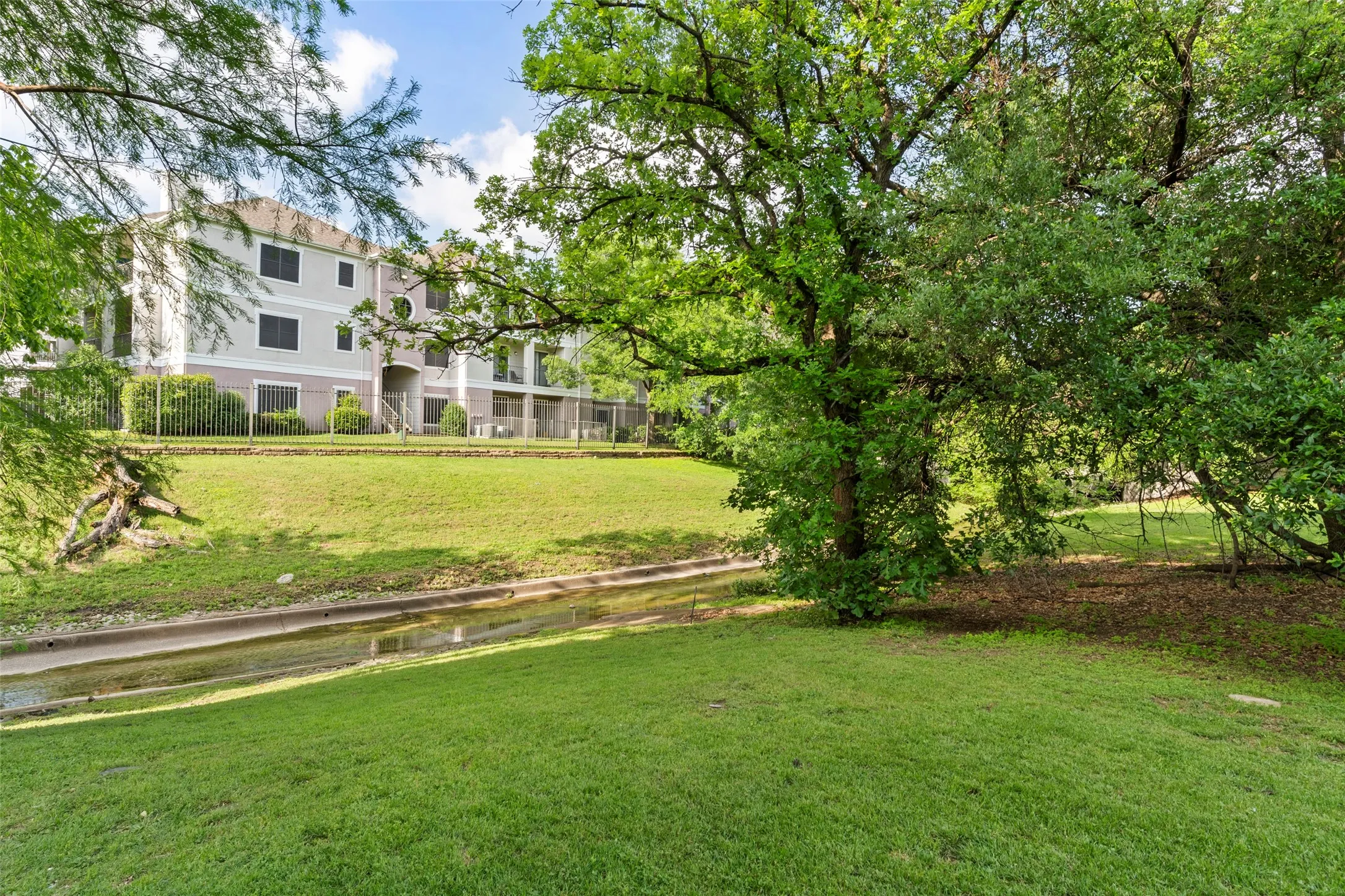 Condominium For Rent in Dallas County , 3102 Kings Road 3201, Dallas, Texas 75219, 2 Bedroom, 2 Bathroom, 2 Garage spaces, 1,103 Sqft, built in 2001, mls#21404701, Real Estate Agent in Dallas, Homes For Rent in Dallas county, Homes For Rent in Dallas, Realtor in Dallas Texas, Real Estate Brokerage Independent Realty Texas, Luminita Cordes Realtor