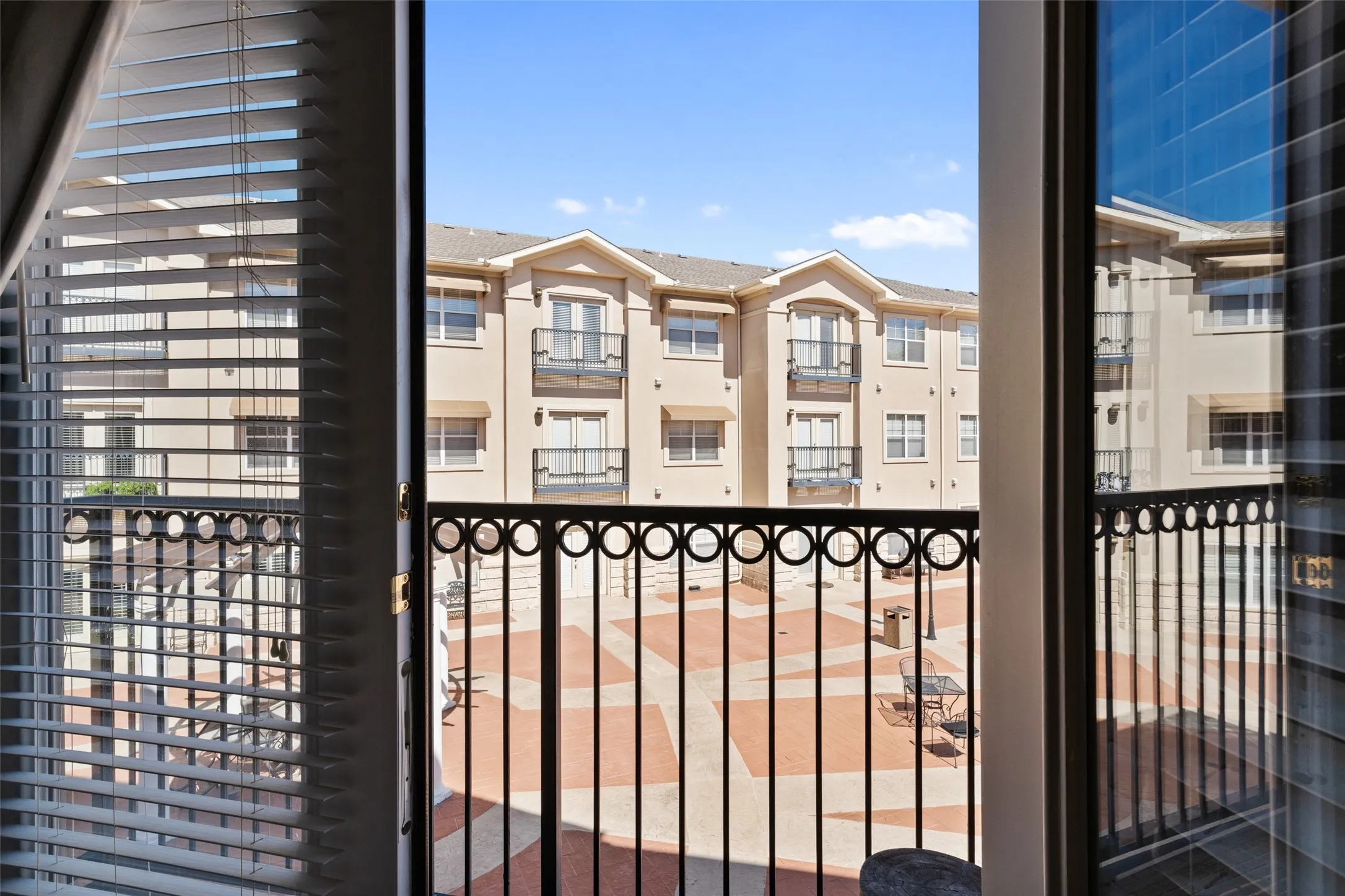 Condominium For Rent in Dallas County , 3102 Kings Road 3201, Dallas, Texas 75219, 2 Bedroom, 2 Bathroom, 2 Garage spaces, 1,103 Sqft, built in 2001, mls#21404701, Real Estate Agent in Dallas, Homes For Rent in Dallas county, Homes For Rent in Dallas, Realtor in Dallas Texas, Real Estate Brokerage Independent Realty Texas, Luminita Cordes Realtor