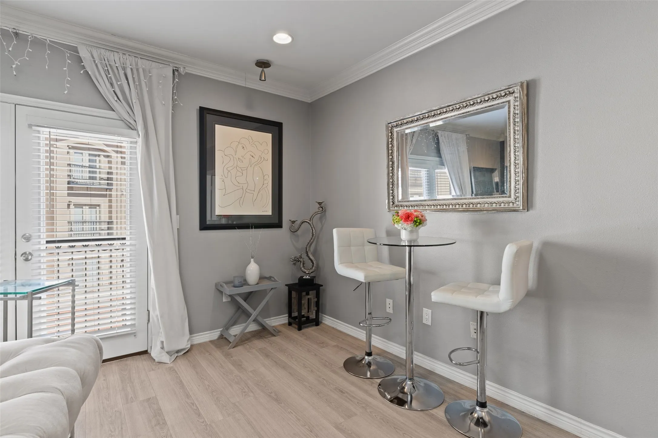 Condominium For Rent in Dallas County , 3102 Kings Road 3201, Dallas, Texas 75219, 2 Bedroom, 2 Bathroom, 2 Garage spaces, 1,103 Sqft, built in 2001, mls#21404701, Real Estate Agent in Dallas, Homes For Rent in Dallas county, Homes For Rent in Dallas, Realtor in Dallas Texas, Real Estate Brokerage Independent Realty Texas, Luminita Cordes Realtor