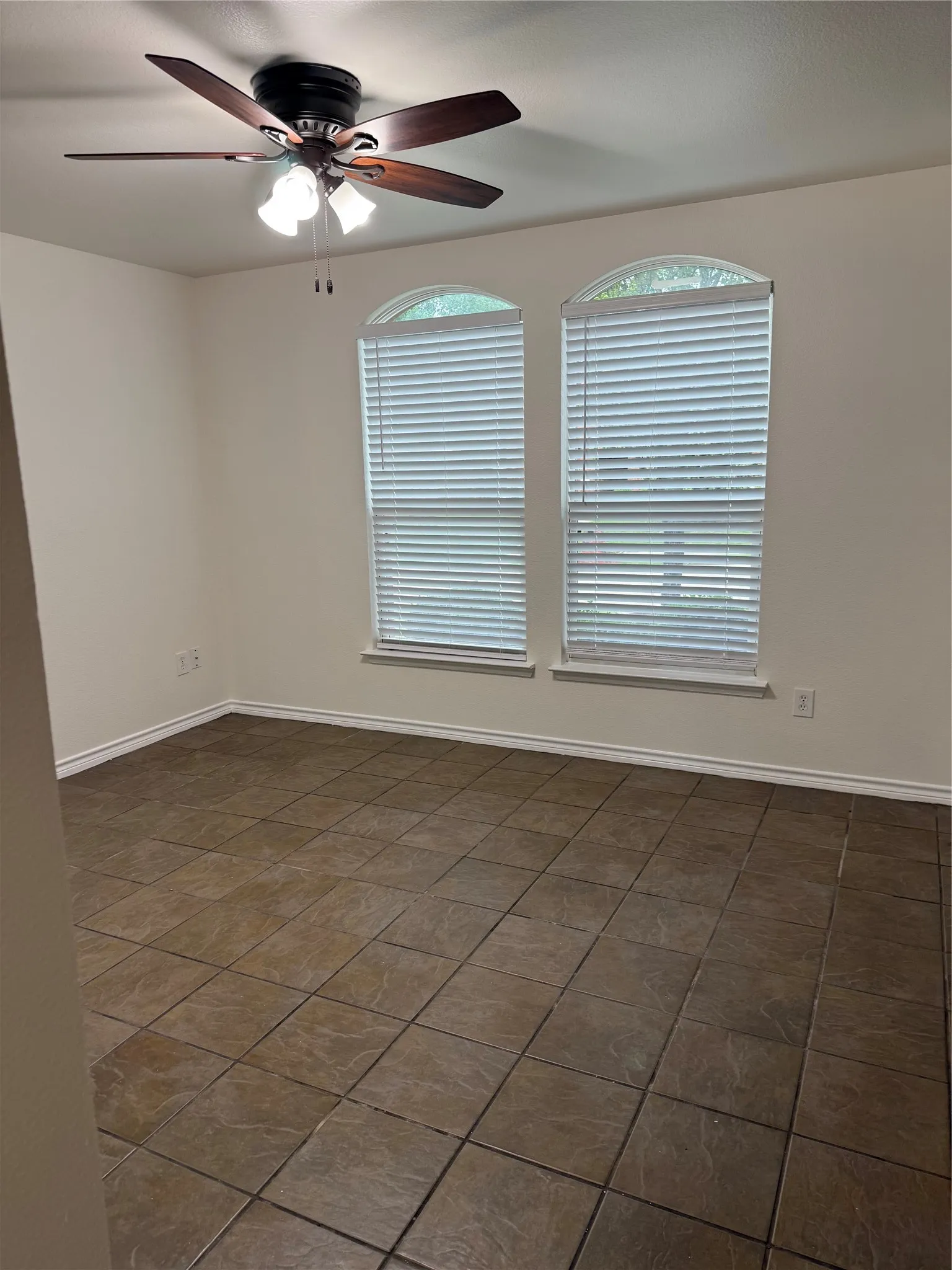 Single Family Residence For Rent in Collin County , 1306 N Powell Parkway, Anna, Texas 75409, 3 Bedroom, 2 Bathroom, 2 Garage spaces, 1,274 Sqft, built in 1966, mls#21403079, Real Estate Agent in Anna, Homes For Rent in Collin county, Homes For Rent in Anna, Realtor in Anna Texas, Real Estate Brokerage Independent Realty Texas, Luminita Cordes Realtor