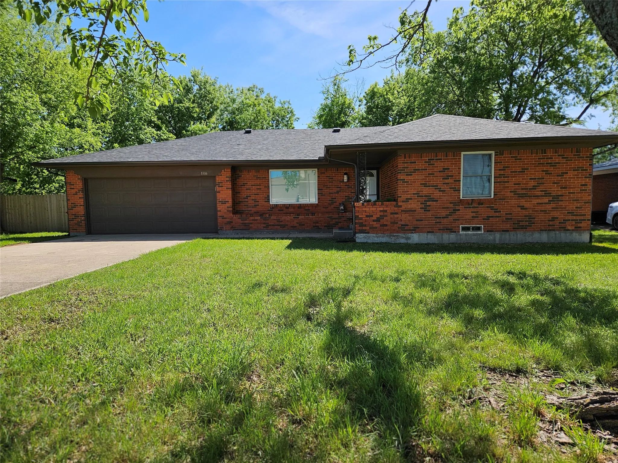 Single Family Residence For Rent in Collin County , 1306 N Powell Parkway, Anna, Texas 75409, 3 Bedroom, 2 Bathroom, 2 Garage spaces, 1,274 Sqft, built in 1966, mls#21403079, Real Estate Agent in Anna, Homes For Rent in Collin county, Homes For Rent in Anna, Realtor in Anna Texas, Real Estate Brokerage Independent Realty Texas, Luminita Cordes Realtor