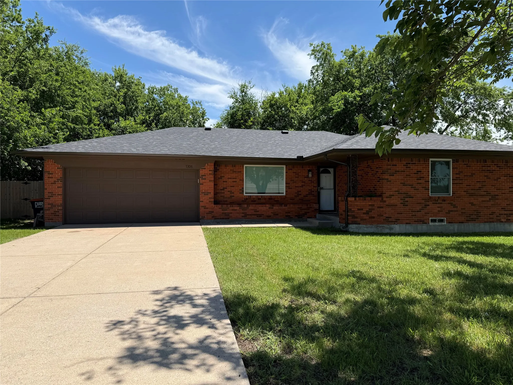 Single Family Residence For Rent in Collin County , 1306 N Powell Parkway, Anna, Texas 75409, 3 Bedroom, 2 Bathroom, 2 Garage spaces, 1,274 Sqft, built in 1966, mls#21403079, Real Estate Agent in Anna, Homes For Rent in Collin county, Homes For Rent in Anna, Realtor in Anna Texas, Real Estate Brokerage Independent Realty Texas, Luminita Cordes Realtor