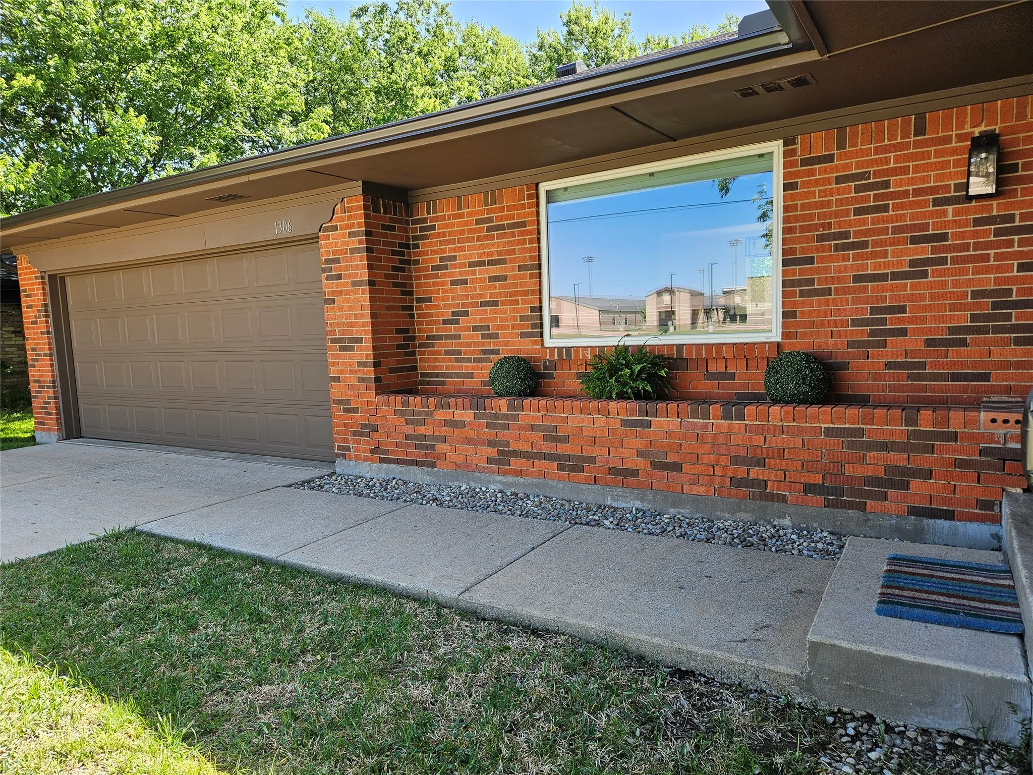 Single Family Residence For Rent in Collin County , 1306 N Powell Parkway, Anna, Texas 75409, 3 Bedroom, 2 Bathroom, 2 Garage spaces, 1,274 Sqft, built in 1966, mls#21403079, Real Estate Agent in Anna, Homes For Rent in Collin county, Homes For Rent in Anna, Realtor in Anna Texas, Real Estate Brokerage Independent Realty Texas, Luminita Cordes Realtor