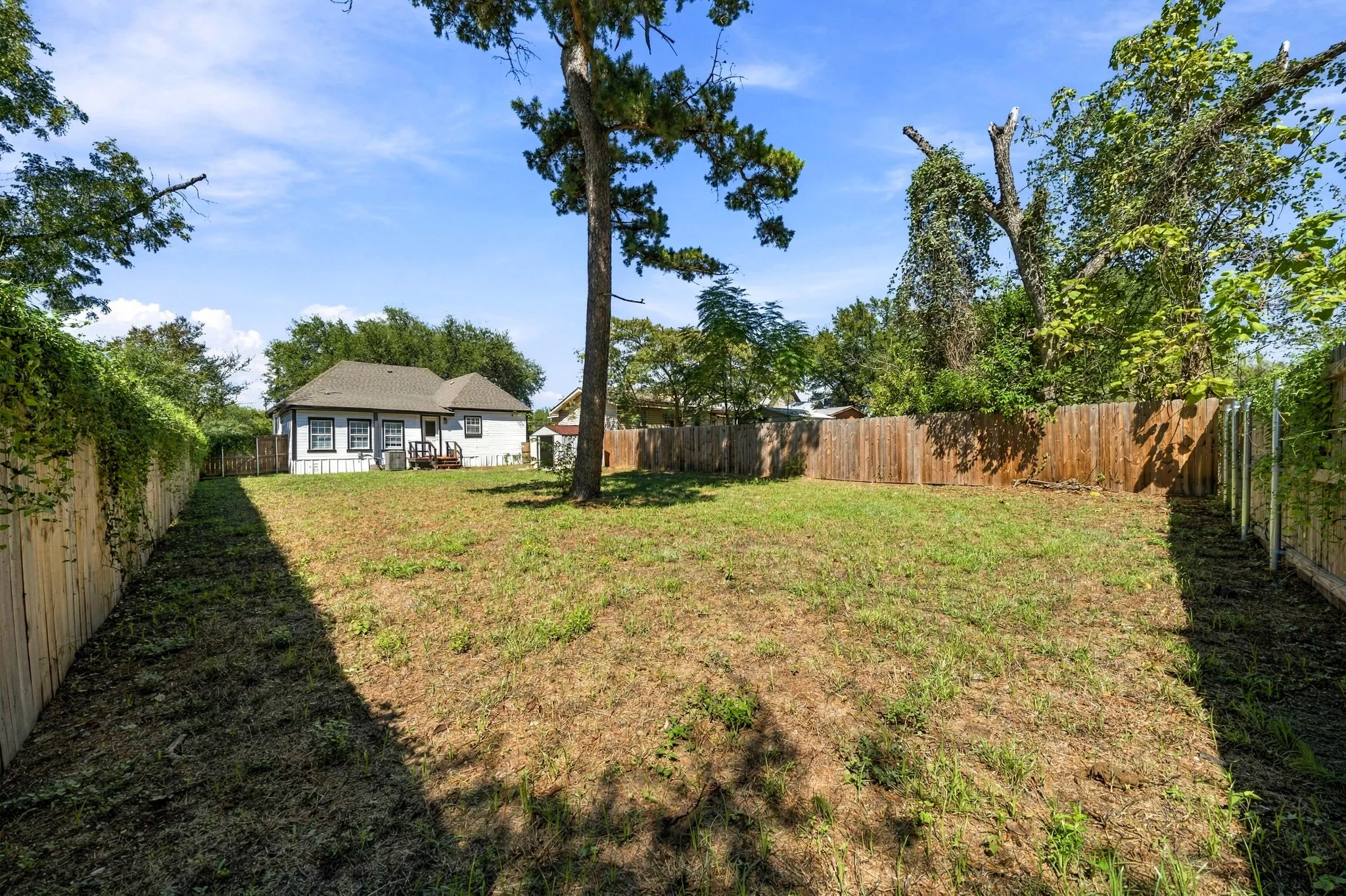 Single Family Residence For Sale in Mc Lennan County , 1207 Paul Quinn Street, Waco, Texas 76704, 3 Bedroom, 2 Bathroom, Garage spaces, 1,164 Sqft, built in 1914, mls#21405009, Real Estate Agent in Waco, Homes For Sale in Mc Lennan county, Homes For Sale in Waco, Realtor in Waco Texas, Real Estate Brokerage Independent Realty Texas, Luminita Cordes Realtor