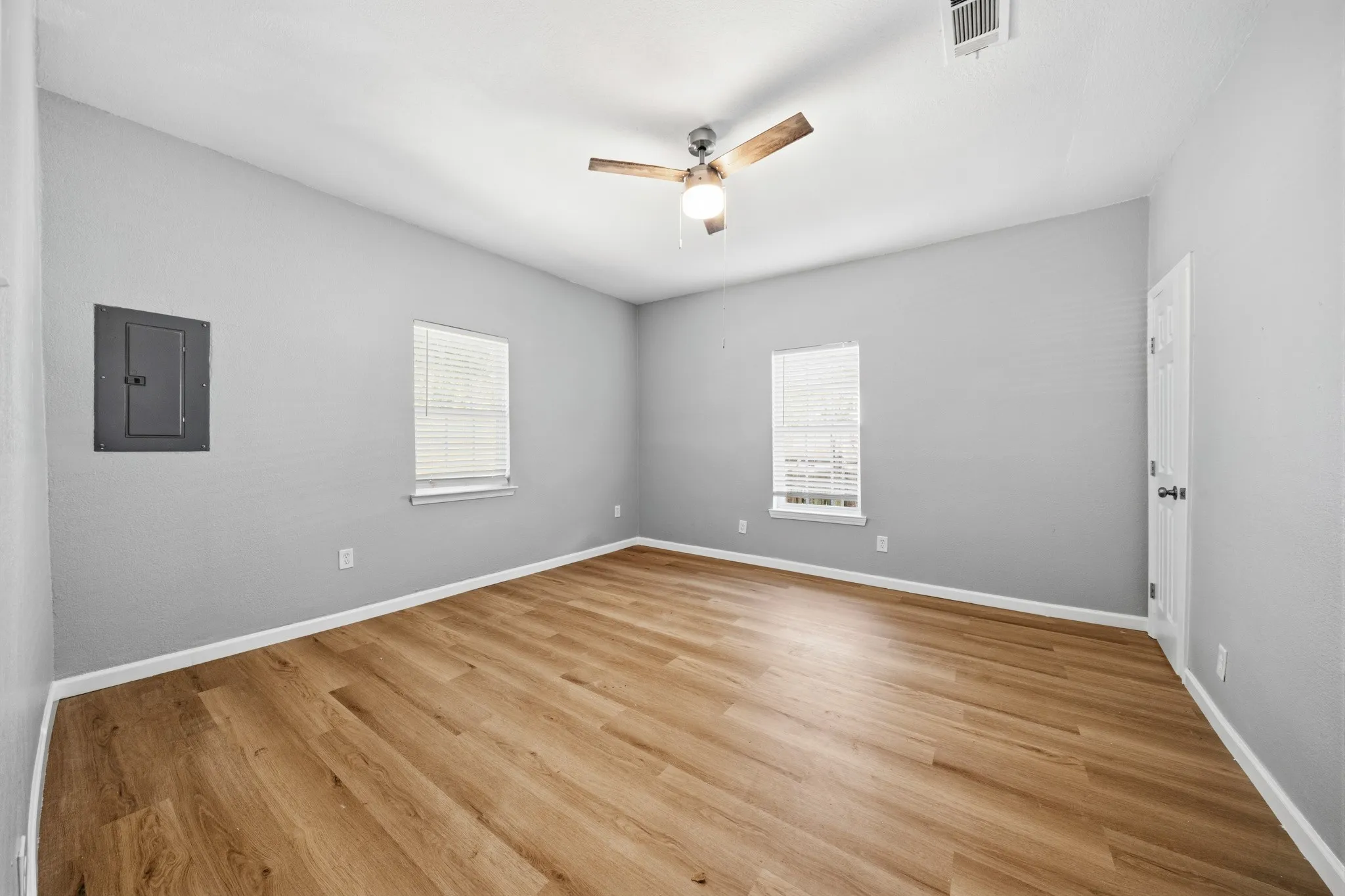 Single Family Residence For Sale in Mc Lennan County , 1207 Paul Quinn Street, Waco, Texas 76704, 3 Bedroom, 2 Bathroom, Garage spaces, 1,164 Sqft, built in 1914, mls#21405009, Real Estate Agent in Waco, Homes For Sale in Mc Lennan county, Homes For Sale in Waco, Realtor in Waco Texas, Real Estate Brokerage Independent Realty Texas, Luminita Cordes Realtor