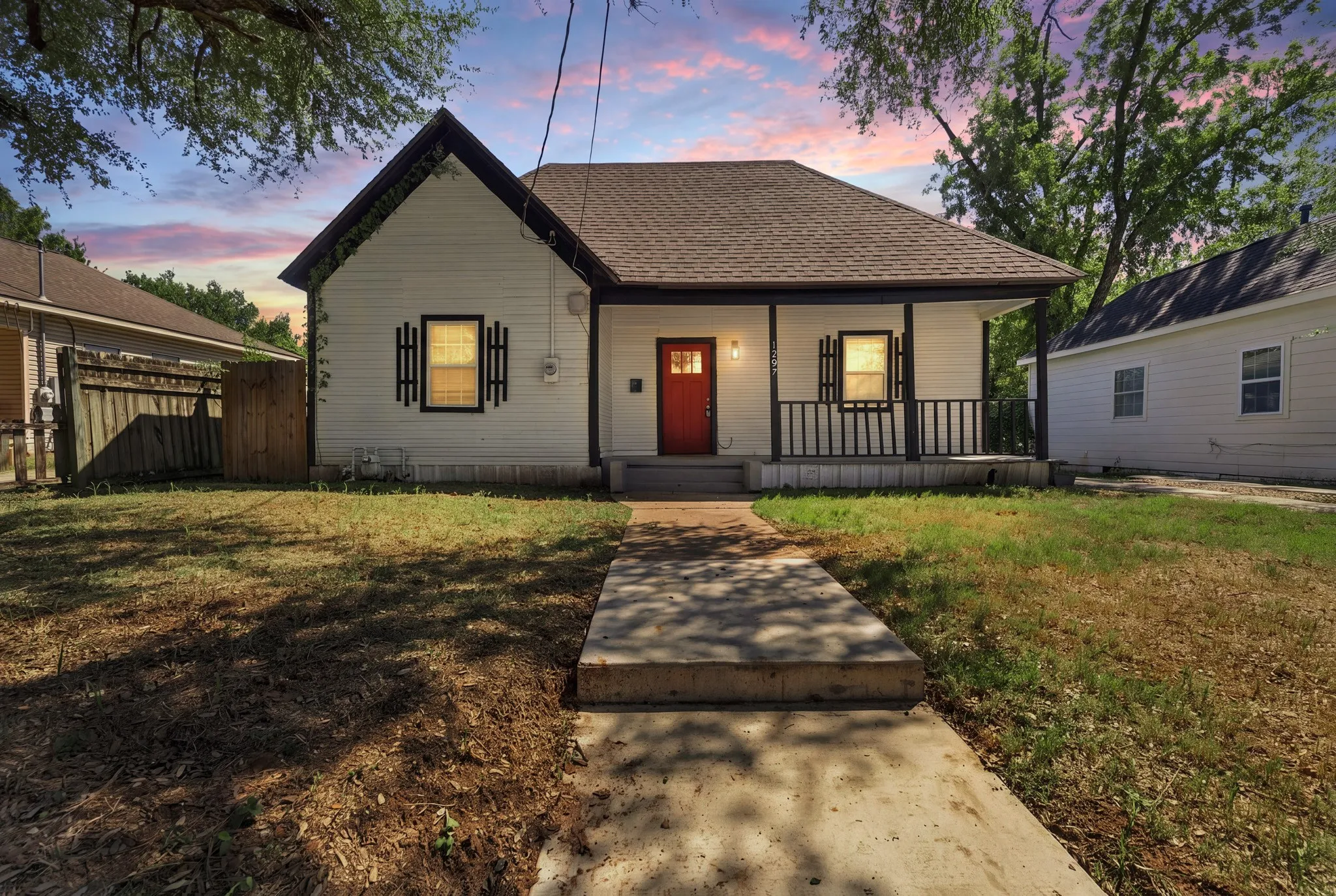 Single Family Residence For Sale in Mc Lennan County , 1207 Paul Quinn Street, Waco, Texas 76704, 3 Bedroom, 2 Bathroom, Garage spaces, 1,164 Sqft, built in 1914, mls#21405009, Real Estate Agent in Waco, Homes For Sale in Mc Lennan county, Homes For Sale in Waco, Realtor in Waco Texas, Real Estate Brokerage Independent Realty Texas, Luminita Cordes Realtor