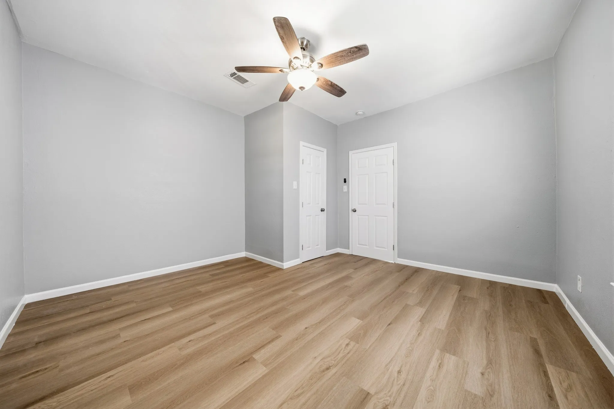 Single Family Residence For Sale in Mc Lennan County , 1207 Paul Quinn Street, Waco, Texas 76704, 3 Bedroom, 2 Bathroom, Garage spaces, 1,164 Sqft, built in 1914, mls#21405009, Real Estate Agent in Waco, Homes For Sale in Mc Lennan county, Homes For Sale in Waco, Realtor in Waco Texas, Real Estate Brokerage Independent Realty Texas, Luminita Cordes Realtor