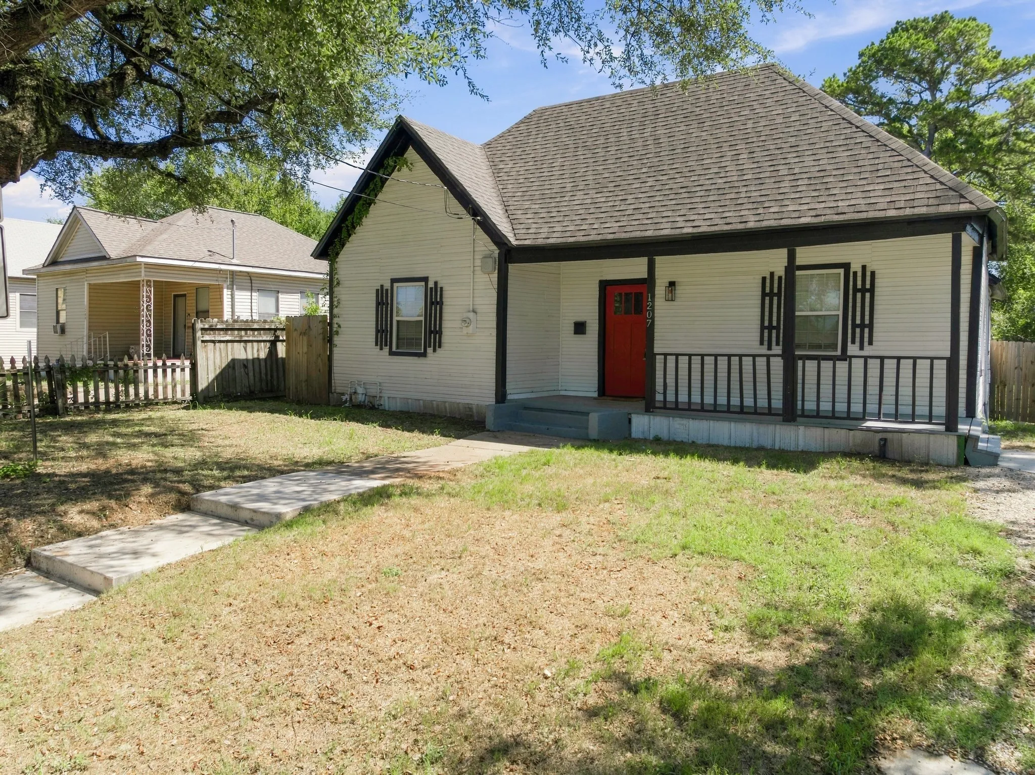 Single Family Residence For Sale in Mc Lennan County , 1207 Paul Quinn Street, Waco, Texas 76704, 3 Bedroom, 2 Bathroom, Garage spaces, 1,164 Sqft, built in 1914, mls#21405009, Real Estate Agent in Waco, Homes For Sale in Mc Lennan county, Homes For Sale in Waco, Realtor in Waco Texas, Real Estate Brokerage Independent Realty Texas, Luminita Cordes Realtor