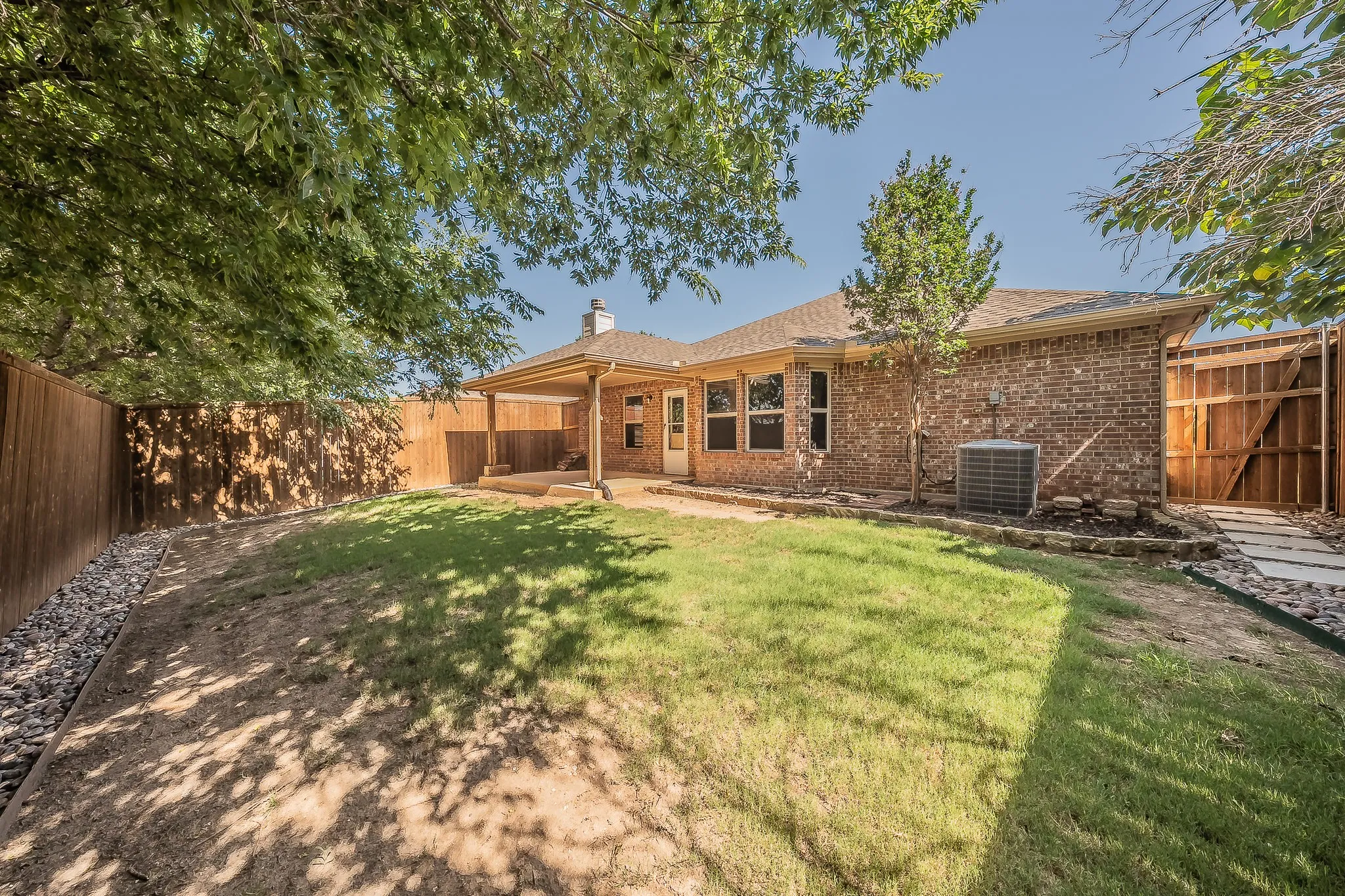 Single Family Residence For Sale in Tarrant County , 10100 Cougar Trail, Fort Worth, Texas 76108, 3 Bedroom, 2 Bathroom, 2 Garage spaces, 1,606 Sqft, built in 2008, mls#21405005, Real Estate Agent in Fort Worth, Homes For Sale in Tarrant county, Homes For Sale in Fort Worth, Realtor in Fort Worth Texas, Real Estate Brokerage Independent Realty Texas, Luminita Cordes Realtor