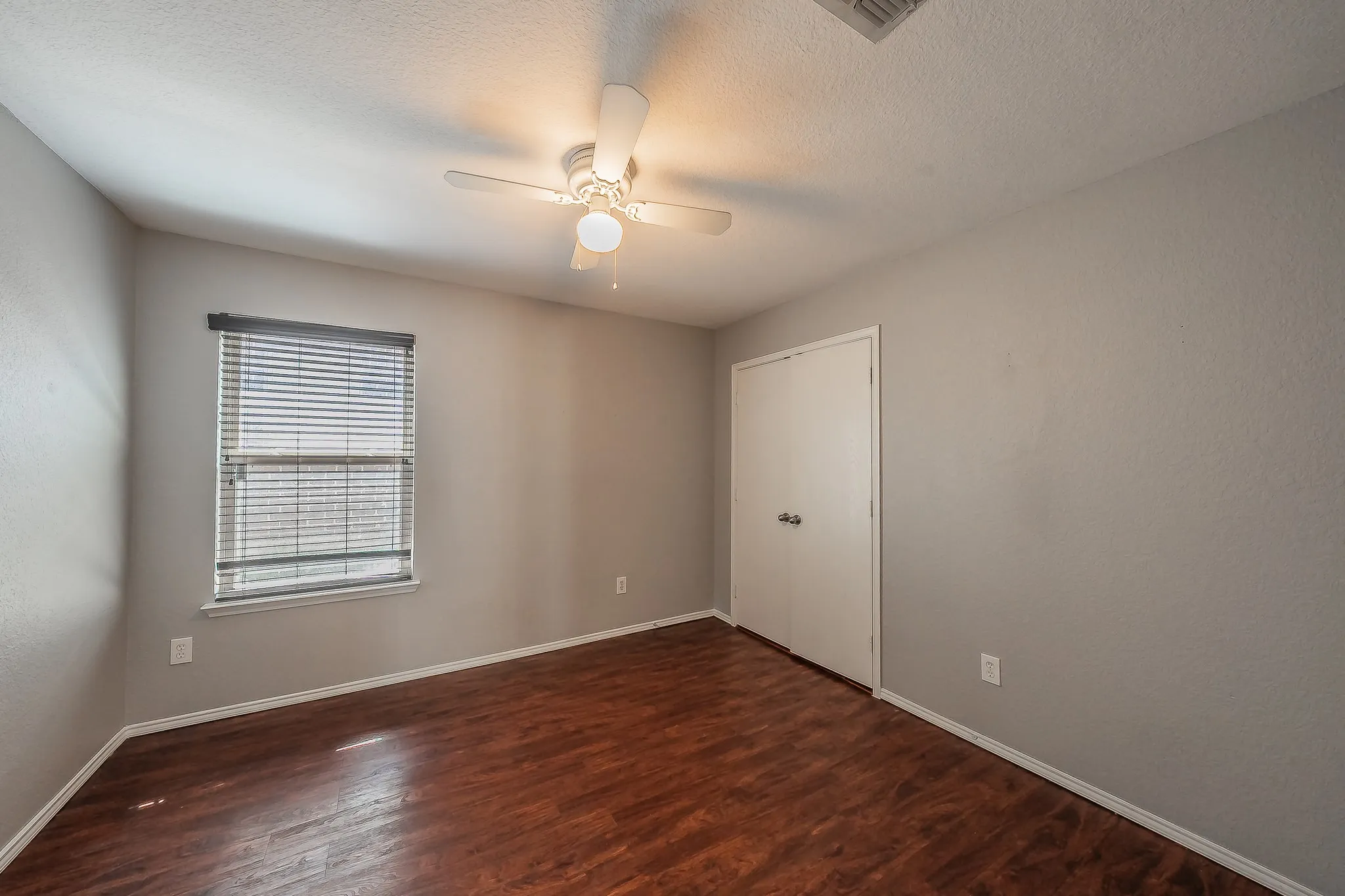 Single Family Residence For Sale in Tarrant County , 10100 Cougar Trail, Fort Worth, Texas 76108, 3 Bedroom, 2 Bathroom, 2 Garage spaces, 1,606 Sqft, built in 2008, mls#21405005, Real Estate Agent in Fort Worth, Homes For Sale in Tarrant county, Homes For Sale in Fort Worth, Realtor in Fort Worth Texas, Real Estate Brokerage Independent Realty Texas, Luminita Cordes Realtor