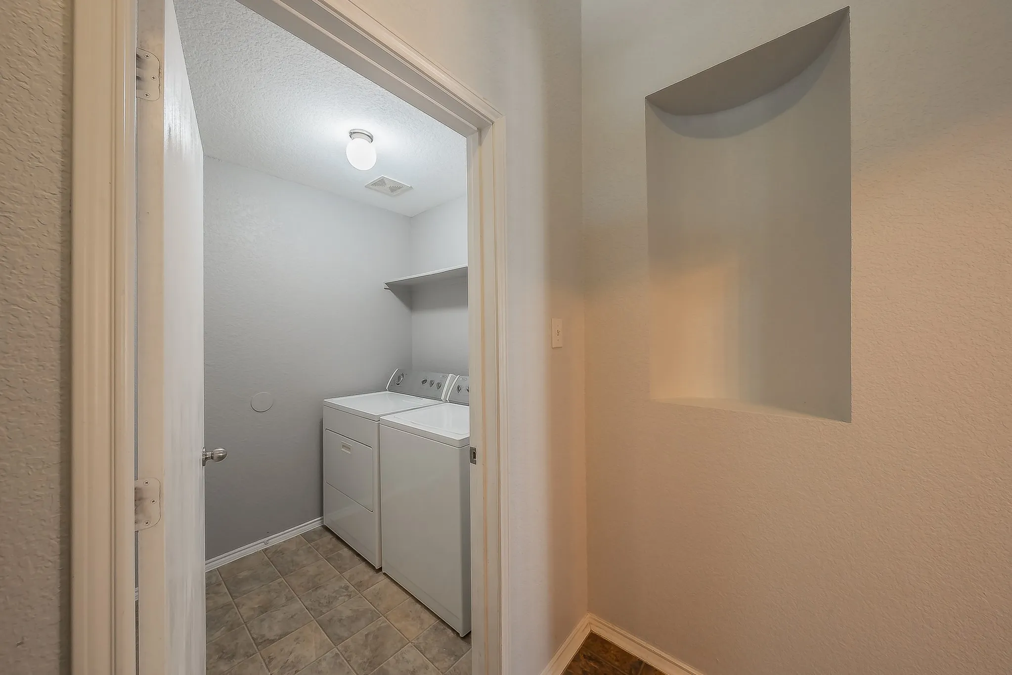 Single Family Residence For Sale in Tarrant County , 10100 Cougar Trail, Fort Worth, Texas 76108, 3 Bedroom, 2 Bathroom, 2 Garage spaces, 1,606 Sqft, built in 2008, mls#21405005, Real Estate Agent in Fort Worth, Homes For Sale in Tarrant county, Homes For Sale in Fort Worth, Realtor in Fort Worth Texas, Real Estate Brokerage Independent Realty Texas, Luminita Cordes Realtor