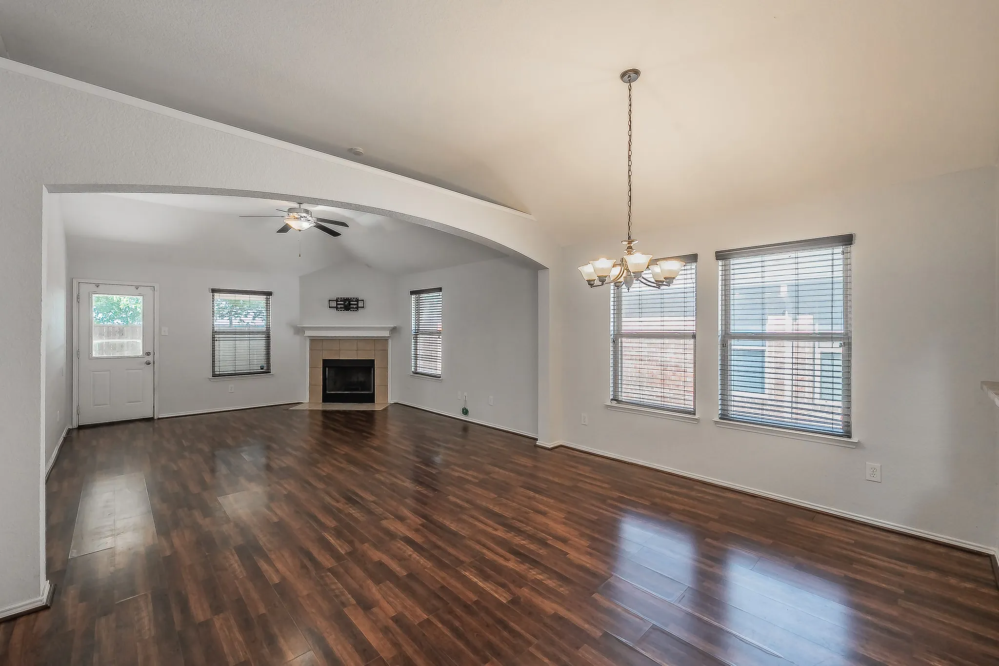 Single Family Residence For Sale in Tarrant County , 10100 Cougar Trail, Fort Worth, Texas 76108, 3 Bedroom, 2 Bathroom, 2 Garage spaces, 1,606 Sqft, built in 2008, mls#21405005, Real Estate Agent in Fort Worth, Homes For Sale in Tarrant county, Homes For Sale in Fort Worth, Realtor in Fort Worth Texas, Real Estate Brokerage Independent Realty Texas, Luminita Cordes Realtor