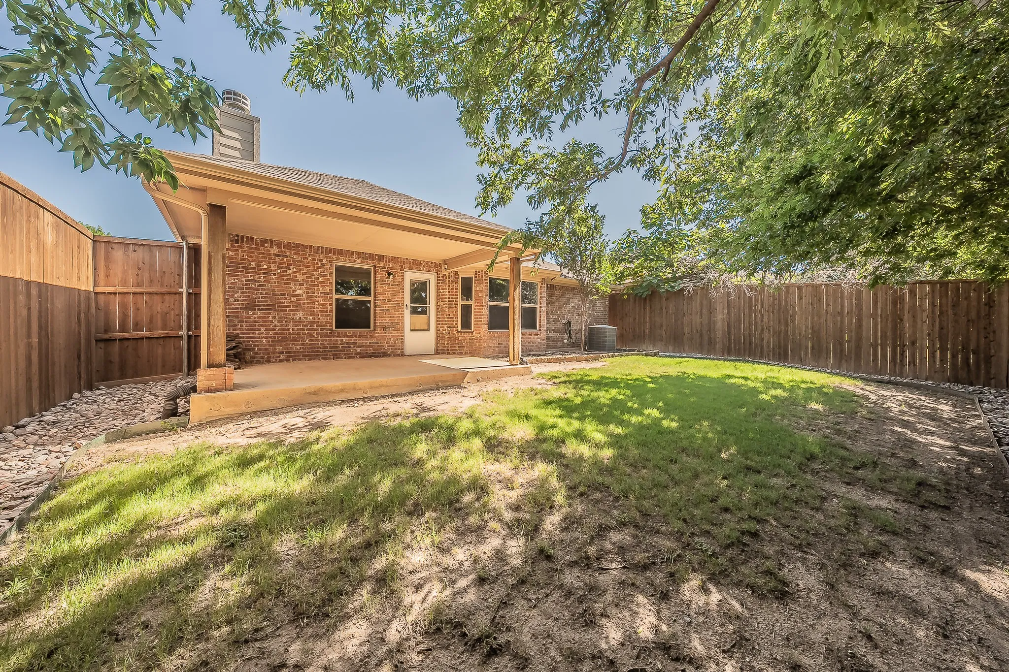 Single Family Residence For Sale in Tarrant County , 10100 Cougar Trail, Fort Worth, Texas 76108, 3 Bedroom, 2 Bathroom, 2 Garage spaces, 1,606 Sqft, built in 2008, mls#21405005, Real Estate Agent in Fort Worth, Homes For Sale in Tarrant county, Homes For Sale in Fort Worth, Realtor in Fort Worth Texas, Real Estate Brokerage Independent Realty Texas, Luminita Cordes Realtor