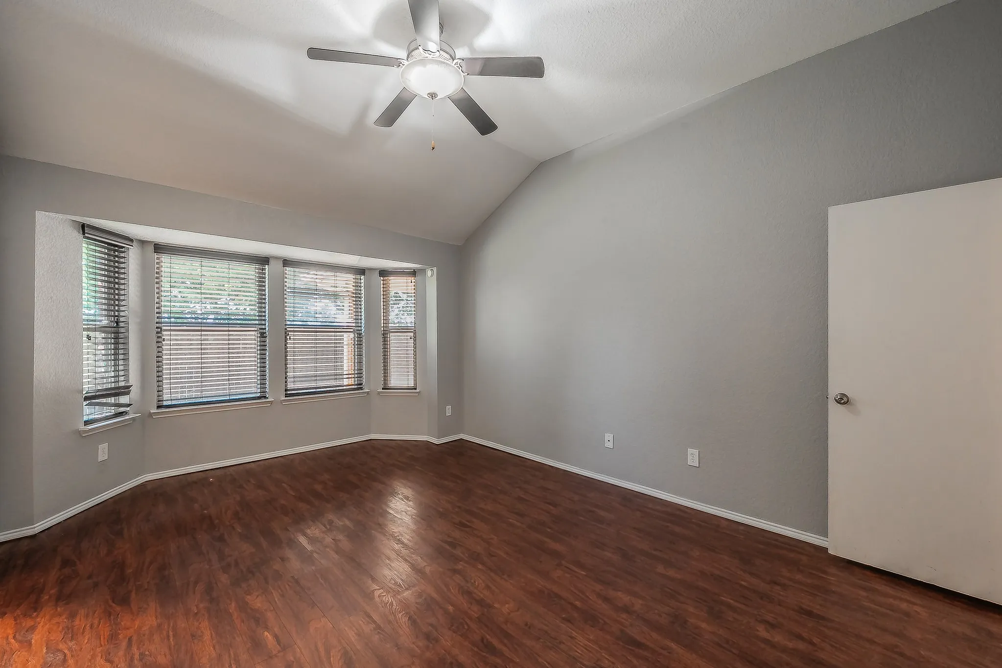 Single Family Residence For Sale in Tarrant County , 10100 Cougar Trail, Fort Worth, Texas 76108, 3 Bedroom, 2 Bathroom, 2 Garage spaces, 1,606 Sqft, built in 2008, mls#21405005, Real Estate Agent in Fort Worth, Homes For Sale in Tarrant county, Homes For Sale in Fort Worth, Realtor in Fort Worth Texas, Real Estate Brokerage Independent Realty Texas, Luminita Cordes Realtor