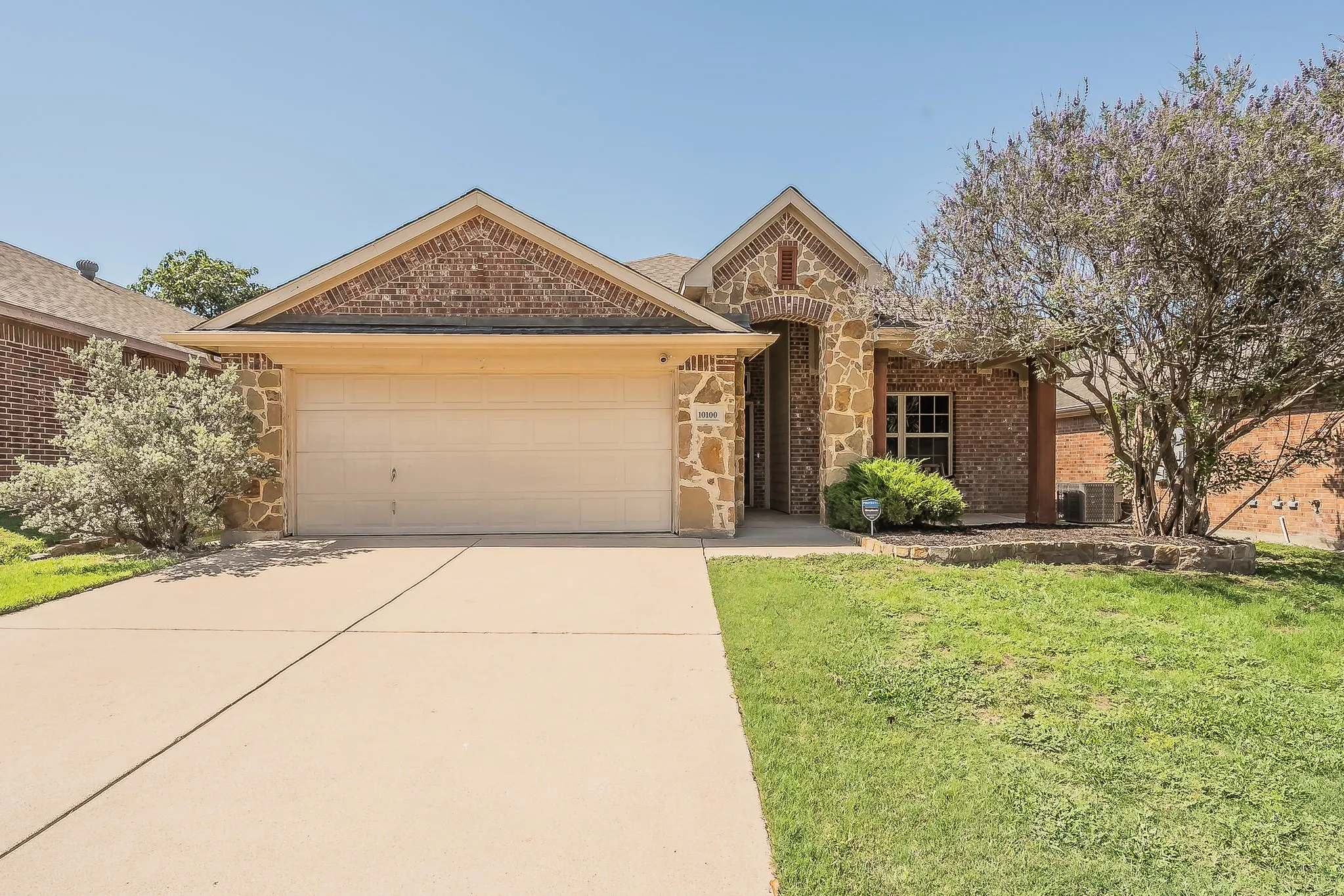 Single Family Residence For Sale in Tarrant County , 10100 Cougar Trail, Fort Worth, Texas 76108, 3 Bedroom, 2 Bathroom, 2 Garage spaces, 1,606 Sqft, built in 2008, mls#21405005, Real Estate Agent in Fort Worth, Homes For Sale in Tarrant county, Homes For Sale in Fort Worth, Realtor in Fort Worth Texas, Real Estate Brokerage Independent Realty Texas, Luminita Cordes Realtor