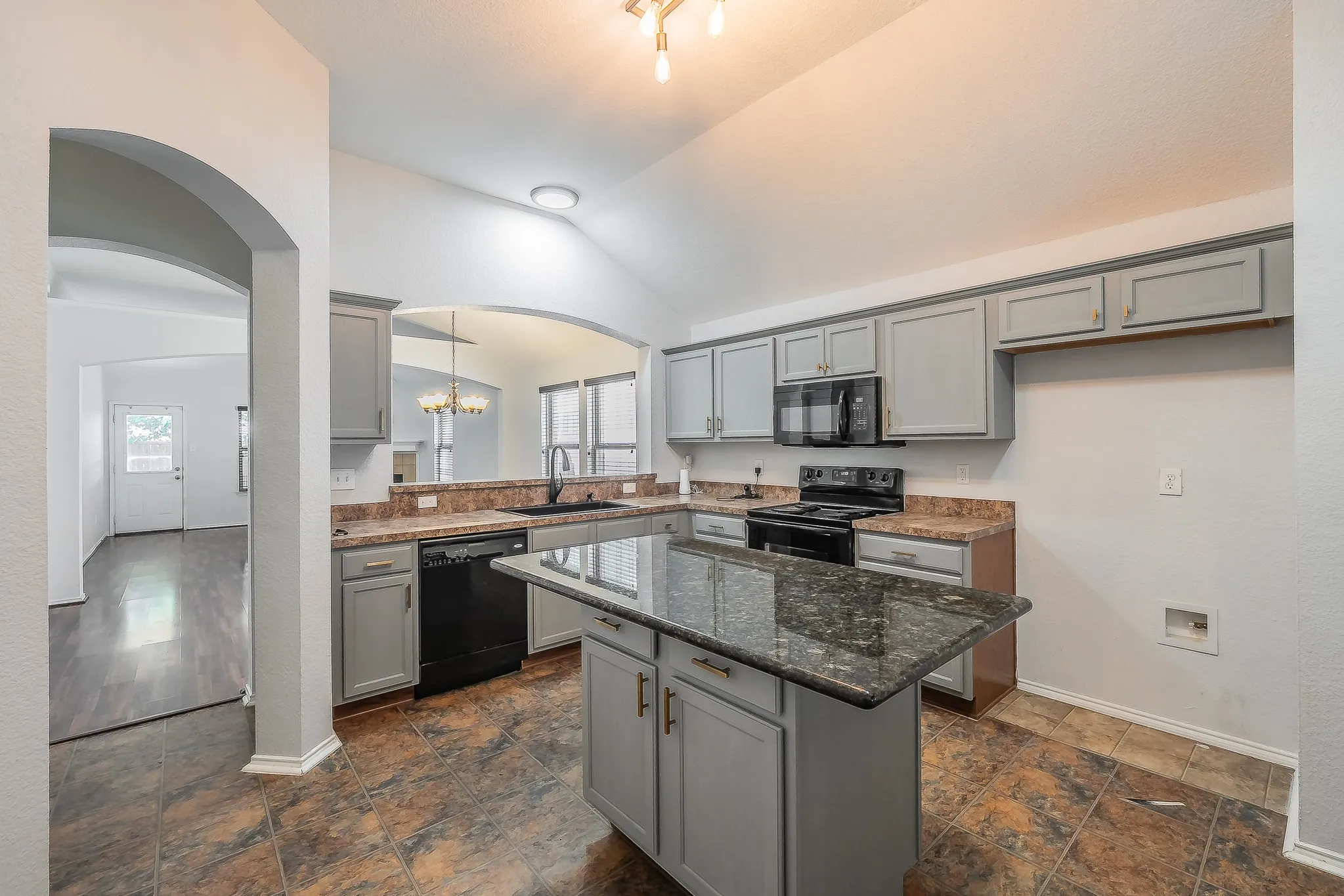 Single Family Residence For Sale in Tarrant County , 10100 Cougar Trail, Fort Worth, Texas 76108, 3 Bedroom, 2 Bathroom, 2 Garage spaces, 1,606 Sqft, built in 2008, mls#21405005, Real Estate Agent in Fort Worth, Homes For Sale in Tarrant county, Homes For Sale in Fort Worth, Realtor in Fort Worth Texas, Real Estate Brokerage Independent Realty Texas, Luminita Cordes Realtor