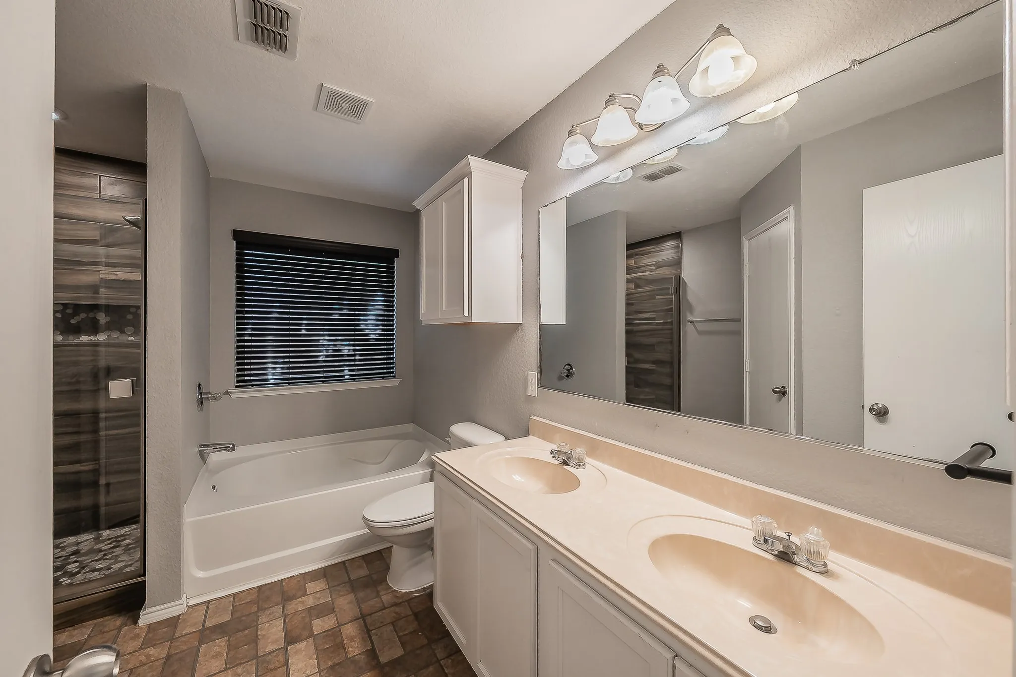 Single Family Residence For Sale in Tarrant County , 10100 Cougar Trail, Fort Worth, Texas 76108, 3 Bedroom, 2 Bathroom, 2 Garage spaces, 1,606 Sqft, built in 2008, mls#21405005, Real Estate Agent in Fort Worth, Homes For Sale in Tarrant county, Homes For Sale in Fort Worth, Realtor in Fort Worth Texas, Real Estate Brokerage Independent Realty Texas, Luminita Cordes Realtor