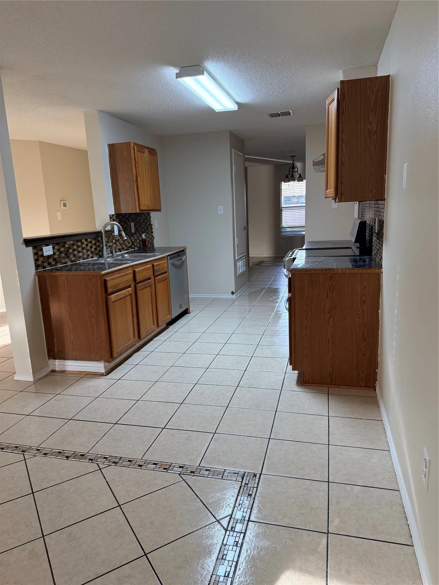 Single Family Residence For Rent in Rockwall County , 2531 Barksdale Drive, Rockwall, Texas 75032, 3 Bedroom, 2 Bathroom, 2 Garage spaces, 1,774 Sqft, built in 2003, mls#21404233, Real Estate Agent in Rockwall, Homes For Rent in Rockwall county, Homes For Rent in Rockwall, Realtor in Rockwall Texas, Real Estate Brokerage Independent Realty Texas, Luminita Cordes Realtor