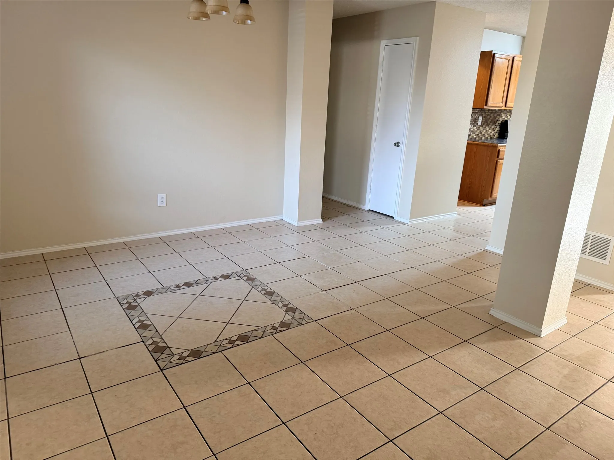 Single Family Residence For Rent in Rockwall County , 2531 Barksdale Drive, Rockwall, Texas 75032, 3 Bedroom, 2 Bathroom, 2 Garage spaces, 1,774 Sqft, built in 2003, mls#21404233, Real Estate Agent in Rockwall, Homes For Rent in Rockwall county, Homes For Rent in Rockwall, Realtor in Rockwall Texas, Real Estate Brokerage Independent Realty Texas, Luminita Cordes Realtor