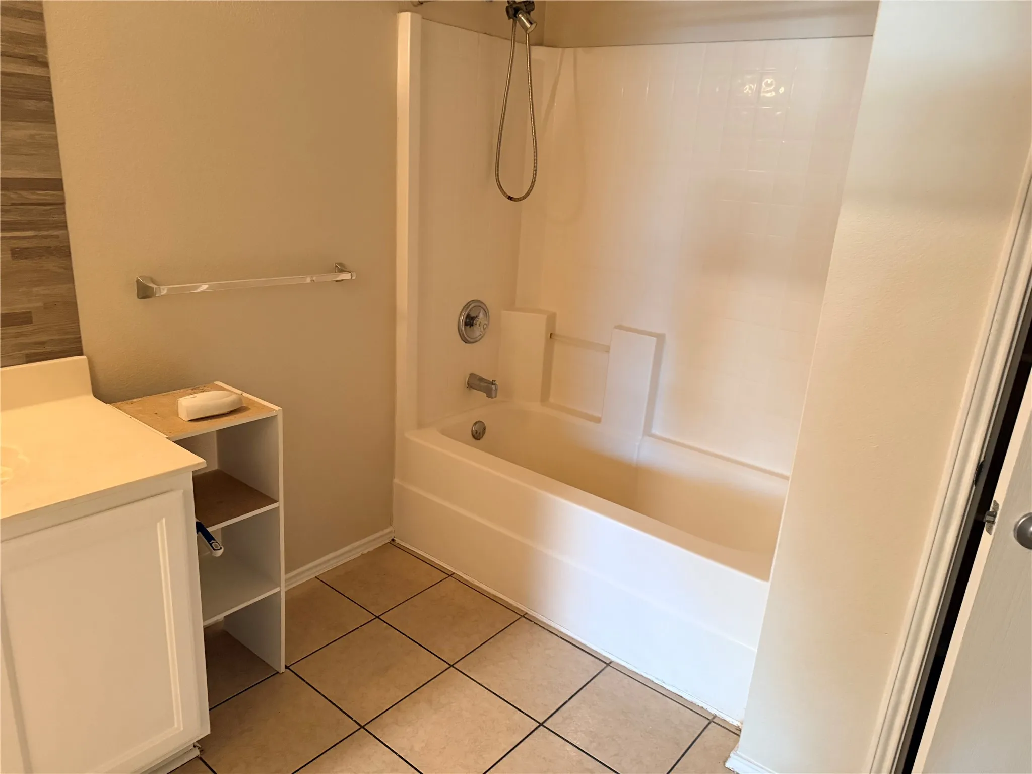 Single Family Residence For Rent in Rockwall County , 2531 Barksdale Drive, Rockwall, Texas 75032, 3 Bedroom, 2 Bathroom, 2 Garage spaces, 1,774 Sqft, built in 2003, mls#21404233, Real Estate Agent in Rockwall, Homes For Rent in Rockwall county, Homes For Rent in Rockwall, Realtor in Rockwall Texas, Real Estate Brokerage Independent Realty Texas, Luminita Cordes Realtor