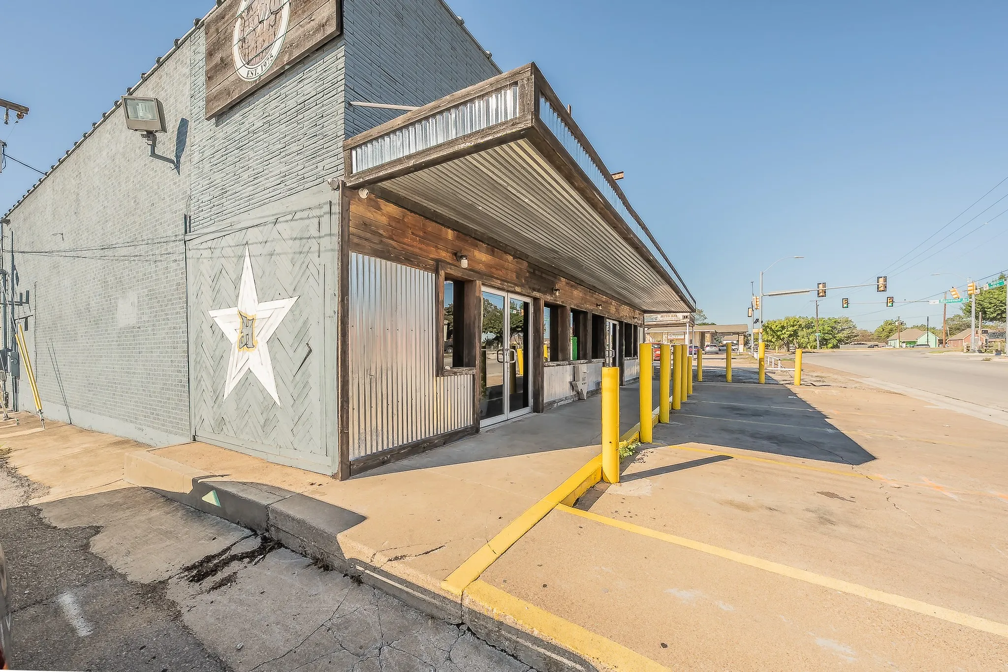 Retail For Sale in Tarrant County , 1617 25th Street, Fort Worth, Texas 76164, 0, 0, Garage spaces, 0 Sqft, built in 1954, mls#21390704, Real Estate Agent in Fort Worth, Homes For Sale in Tarrant county, Homes For Sale in Fort Worth, Realtor in Fort Worth Texas, Real Estate Brokerage Independent Realty Texas, Luminita Cordes Realtor
