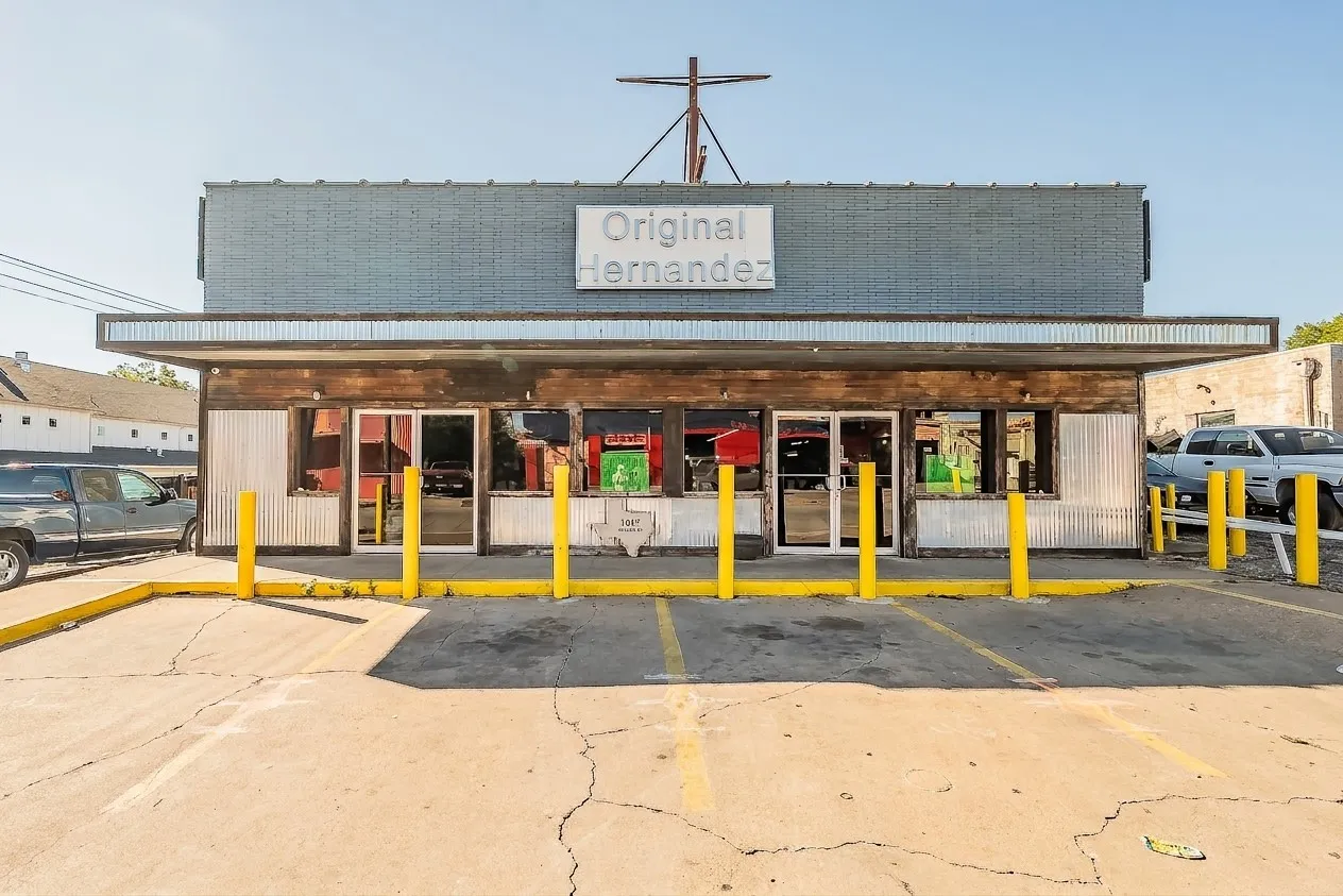 Retail For Sale in Tarrant County , 1617 25th Street, Fort Worth, Texas 76164, 0, 0, Garage spaces, 0 Sqft, built in 1954, mls#21390704, Real Estate Agent in Fort Worth, Homes For Sale in Tarrant county, Homes For Sale in Fort Worth, Realtor in Fort Worth Texas, Real Estate Brokerage Independent Realty Texas, Luminita Cordes Realtor