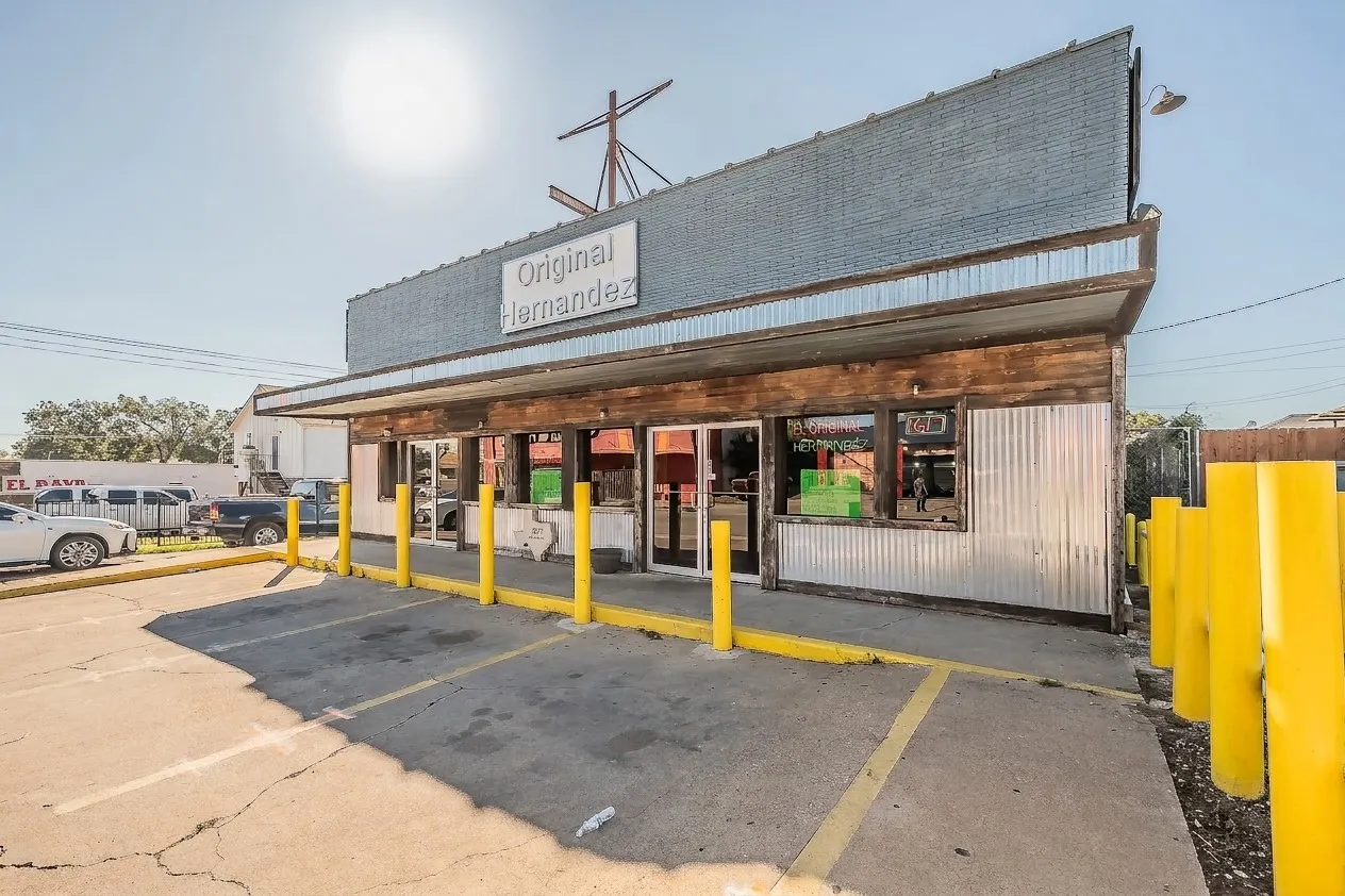 Retail For Sale in Tarrant County , 1617 25th Street, Fort Worth, Texas 76164, 0, 0, Garage spaces, 0 Sqft, built in 1954, mls#21390704, Real Estate Agent in Fort Worth, Homes For Sale in Tarrant county, Homes For Sale in Fort Worth, Realtor in Fort Worth Texas, Real Estate Brokerage Independent Realty Texas, Luminita Cordes Realtor