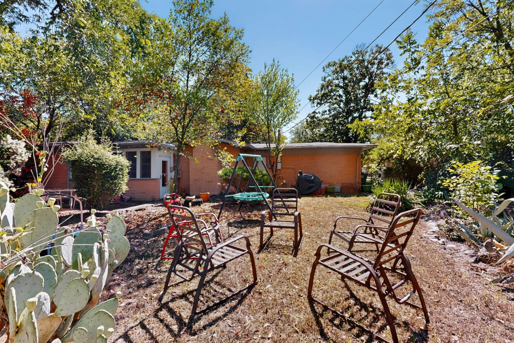 Single Family Residence For Sale in Tarrant County , 6905 Norma Street, Fort Worth, Texas 76112, 3 Bedroom, 2 Bathroom, 2 Garage spaces, 1,750 Sqft, built in 1955, mls#21404981, Real Estate Agent in Fort Worth, Homes For Sale in Tarrant county, Homes For Sale in Fort Worth, Realtor in Fort Worth Texas, Real Estate Brokerage Independent Realty Texas, Luminita Cordes Realtor