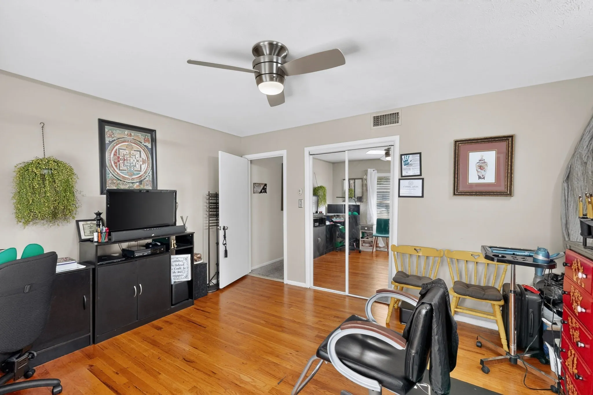 Single Family Residence For Sale in Tarrant County , 6905 Norma Street, Fort Worth, Texas 76112, 3 Bedroom, 2 Bathroom, 2 Garage spaces, 1,750 Sqft, built in 1955, mls#21404981, Real Estate Agent in Fort Worth, Homes For Sale in Tarrant county, Homes For Sale in Fort Worth, Realtor in Fort Worth Texas, Real Estate Brokerage Independent Realty Texas, Luminita Cordes Realtor