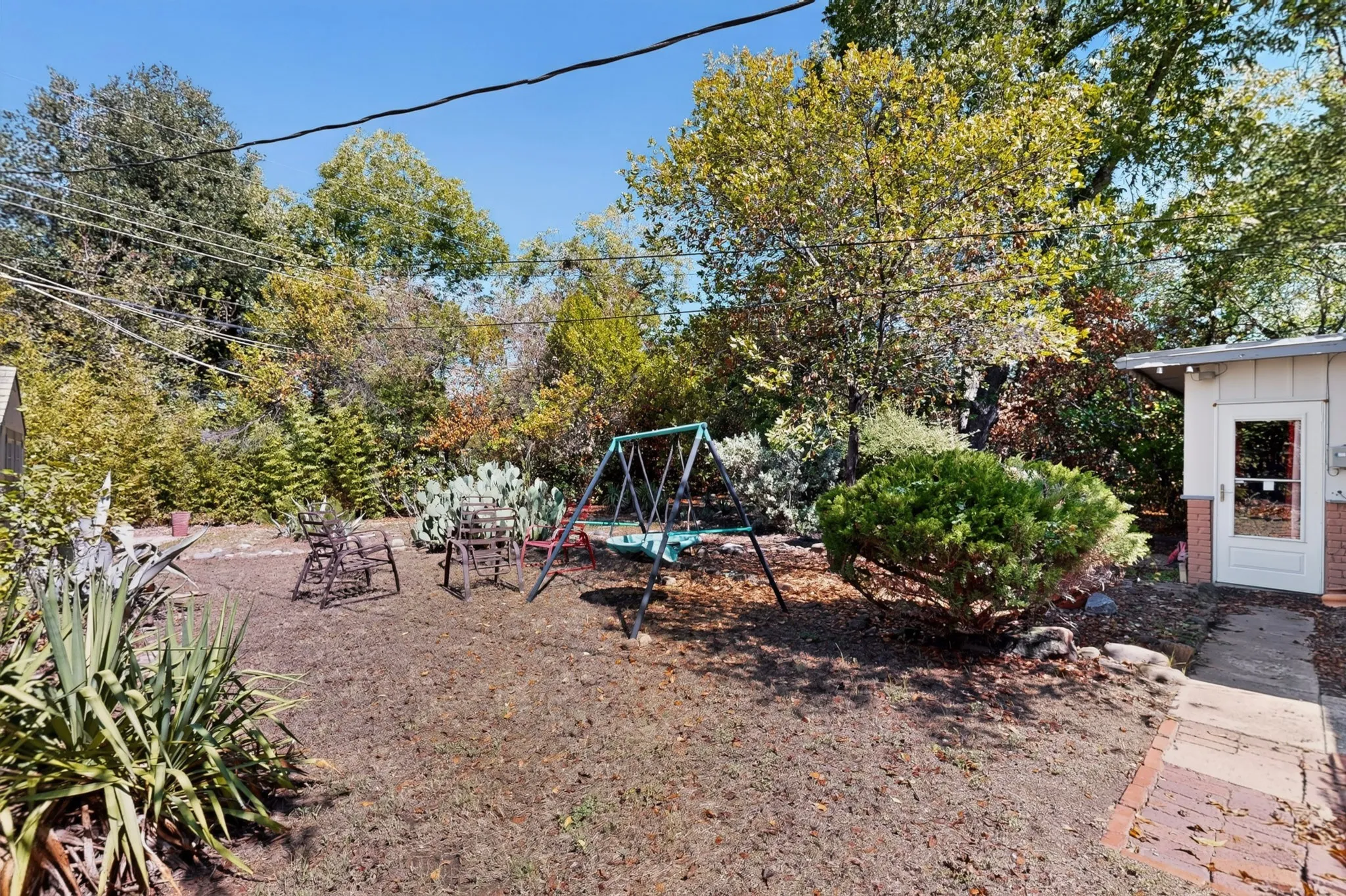 Single Family Residence For Sale in Tarrant County , 6905 Norma Street, Fort Worth, Texas 76112, 3 Bedroom, 2 Bathroom, 2 Garage spaces, 1,750 Sqft, built in 1955, mls#21404981, Real Estate Agent in Fort Worth, Homes For Sale in Tarrant county, Homes For Sale in Fort Worth, Realtor in Fort Worth Texas, Real Estate Brokerage Independent Realty Texas, Luminita Cordes Realtor