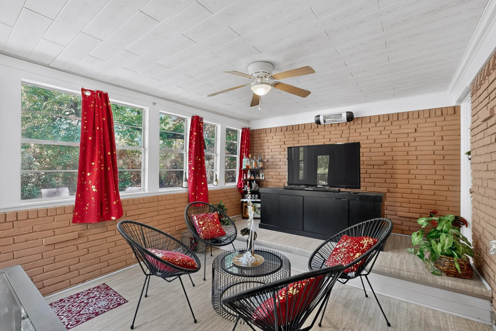 Single Family Residence For Sale in Tarrant County , 6905 Norma Street, Fort Worth, Texas 76112, 3 Bedroom, 2 Bathroom, 2 Garage spaces, 1,750 Sqft, built in 1955, mls#21404981, Real Estate Agent in Fort Worth, Homes For Sale in Tarrant county, Homes For Sale in Fort Worth, Realtor in Fort Worth Texas, Real Estate Brokerage Independent Realty Texas, Luminita Cordes Realtor