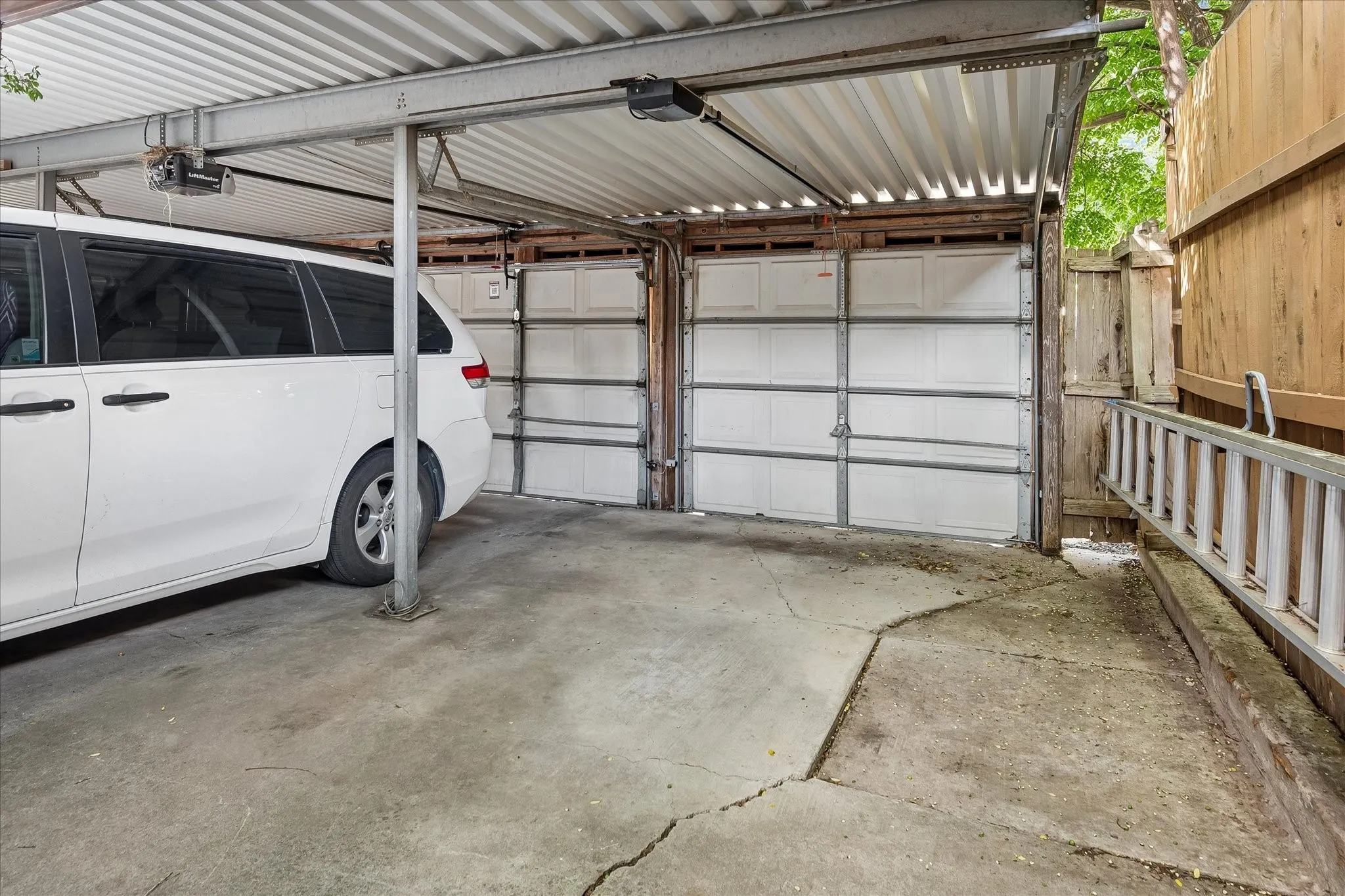 Condominium For Rent in Dallas County , 3815 Holland Avenue 1, Dallas, Texas 75219, 2 Bedroom, 2 Bathroom, 1 Garage spaces, 1,194 Sqft, built in 1981, mls#21404991, Real Estate Agent in Dallas, Homes For Rent in Dallas county, Homes For Rent in Dallas, Realtor in Dallas Texas, Real Estate Brokerage Independent Realty Texas, Luminita Cordes Realtor