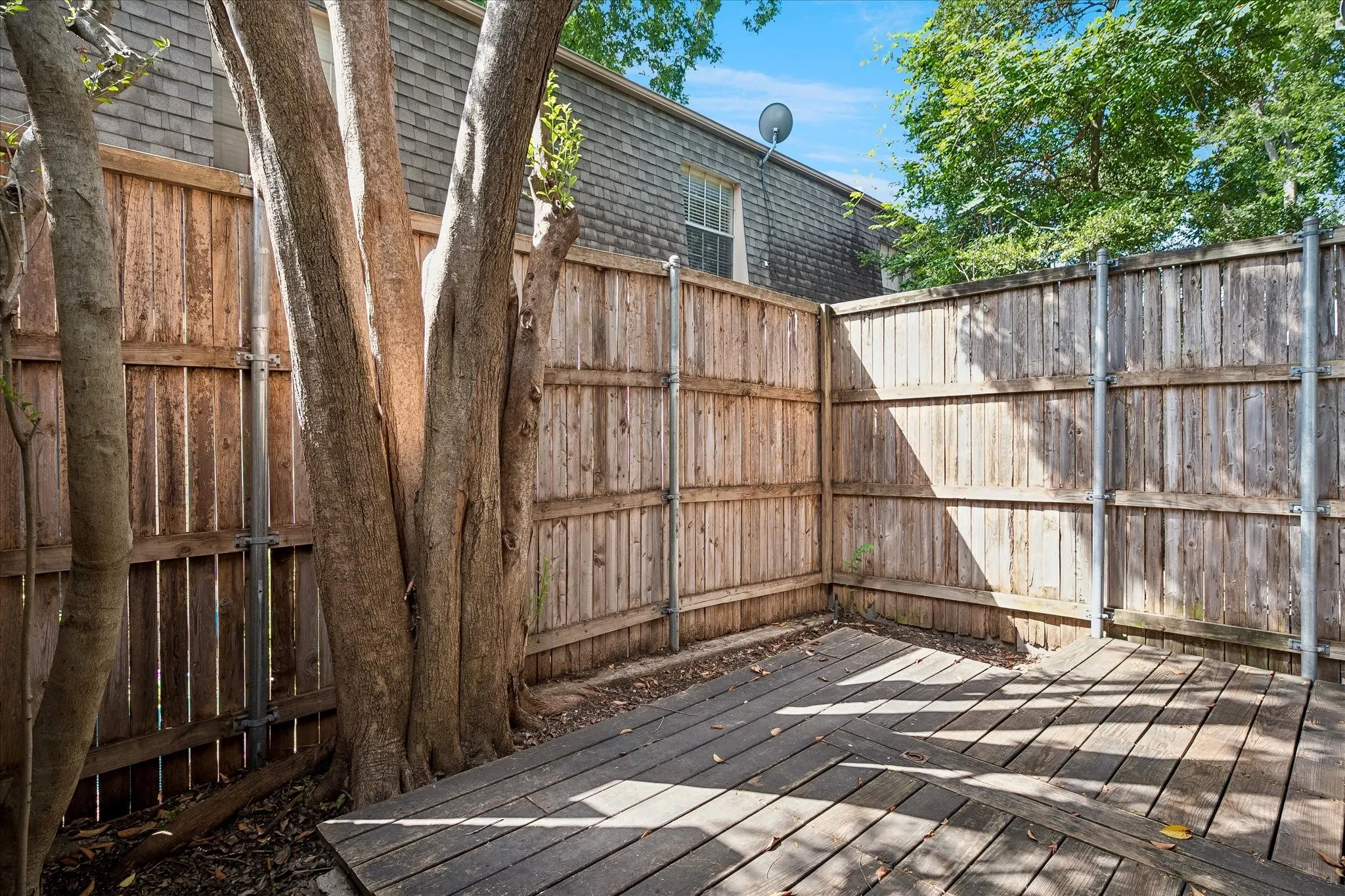Condominium For Rent in Dallas County , 3815 Holland Avenue 1, Dallas, Texas 75219, 2 Bedroom, 2 Bathroom, 1 Garage spaces, 1,194 Sqft, built in 1981, mls#21404991, Real Estate Agent in Dallas, Homes For Rent in Dallas county, Homes For Rent in Dallas, Realtor in Dallas Texas, Real Estate Brokerage Independent Realty Texas, Luminita Cordes Realtor