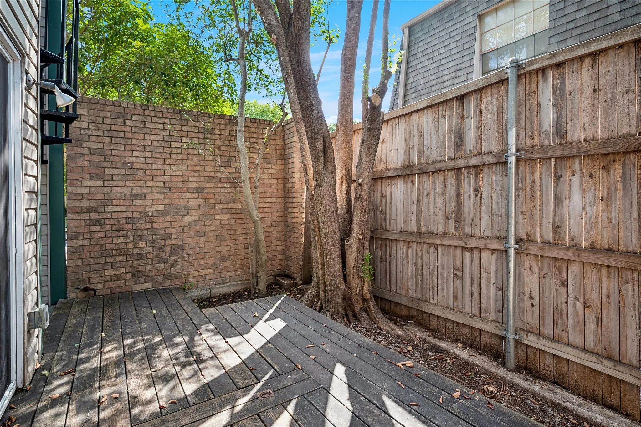Condominium For Rent in Dallas County , 3815 Holland Avenue 1, Dallas, Texas 75219, 2 Bedroom, 2 Bathroom, 1 Garage spaces, 1,194 Sqft, built in 1981, mls#21404991, Real Estate Agent in Dallas, Homes For Rent in Dallas county, Homes For Rent in Dallas, Realtor in Dallas Texas, Real Estate Brokerage Independent Realty Texas, Luminita Cordes Realtor