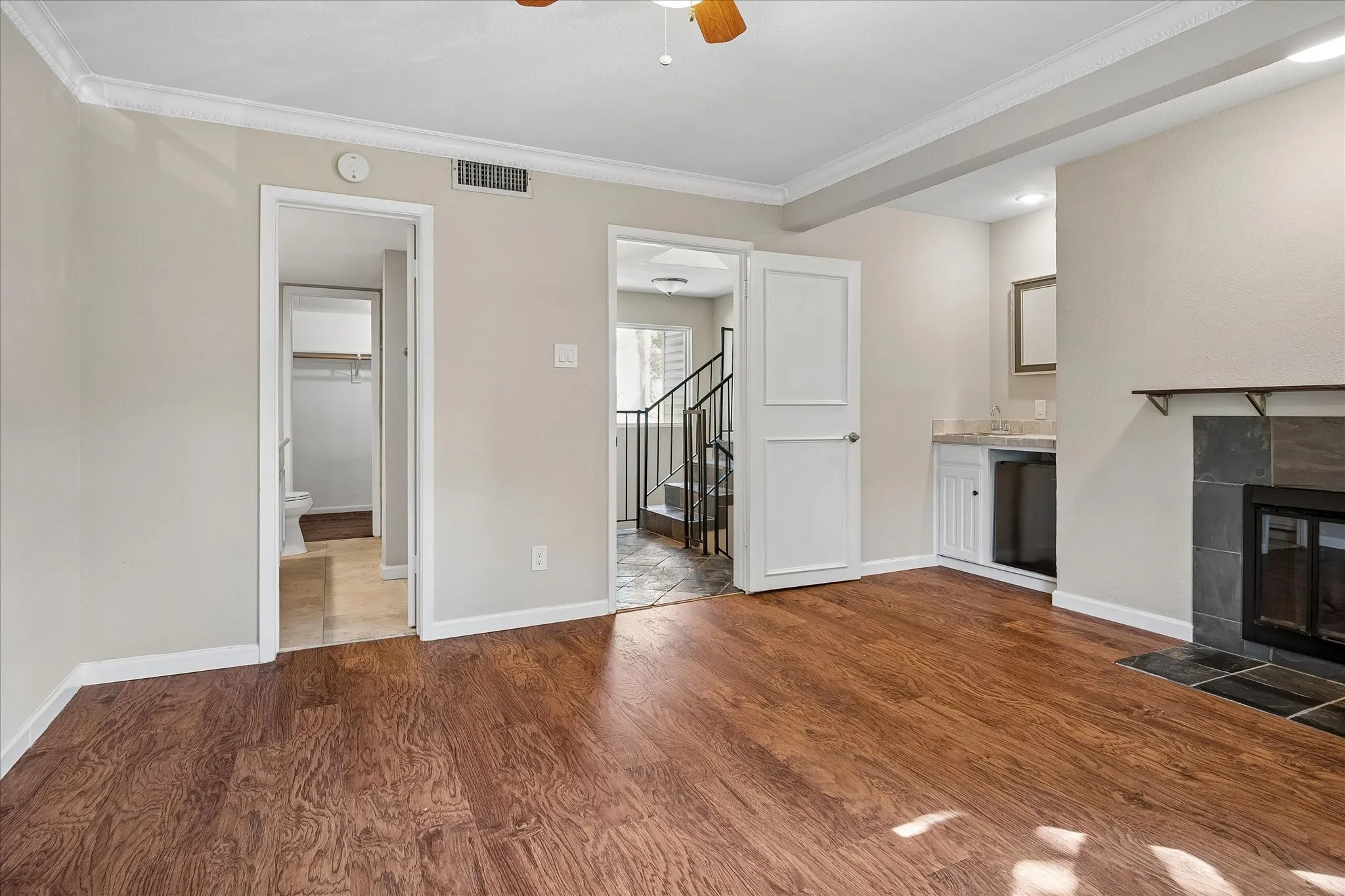 Condominium For Rent in Dallas County , 3815 Holland Avenue 1, Dallas, Texas 75219, 2 Bedroom, 2 Bathroom, 1 Garage spaces, 1,194 Sqft, built in 1981, mls#21404991, Real Estate Agent in Dallas, Homes For Rent in Dallas county, Homes For Rent in Dallas, Realtor in Dallas Texas, Real Estate Brokerage Independent Realty Texas, Luminita Cordes Realtor