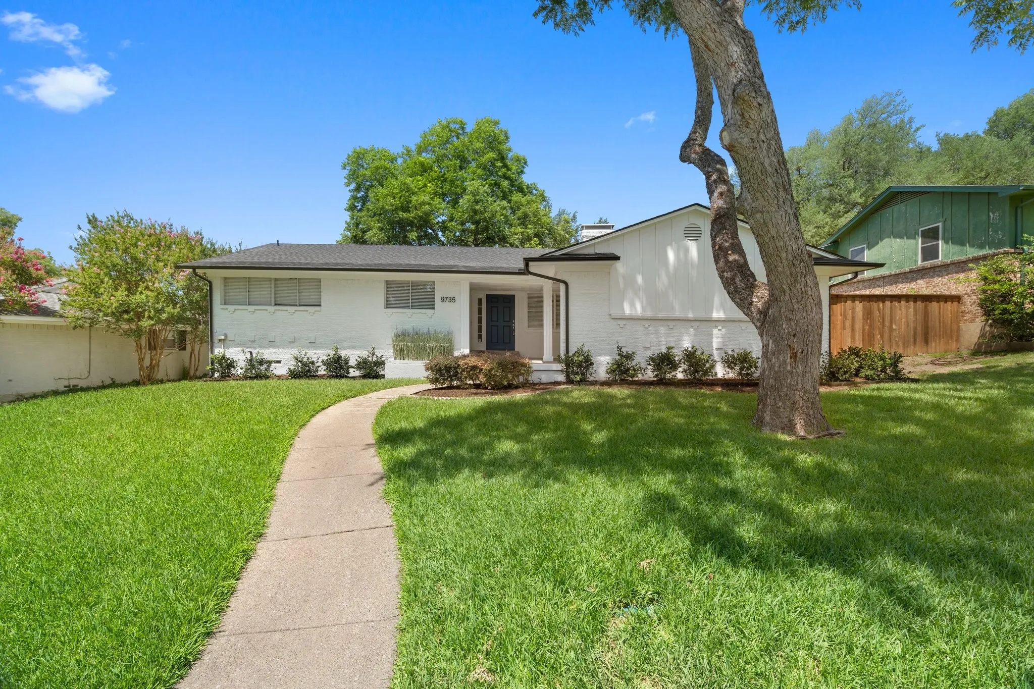 Single Family Residence For Sale in Dallas County , 9735 Queenswood Lane, Dallas, Texas 75238, 3 Bedroom, 2 Bathroom, Garage spaces, 2,156 Sqft, built in 1961, mls#21404987, Real Estate Agent in Dallas, Homes For Sale in Dallas county, Homes For Sale in Dallas, Realtor in Dallas Texas, Real Estate Brokerage Independent Realty Texas, Luminita Cordes Realtor