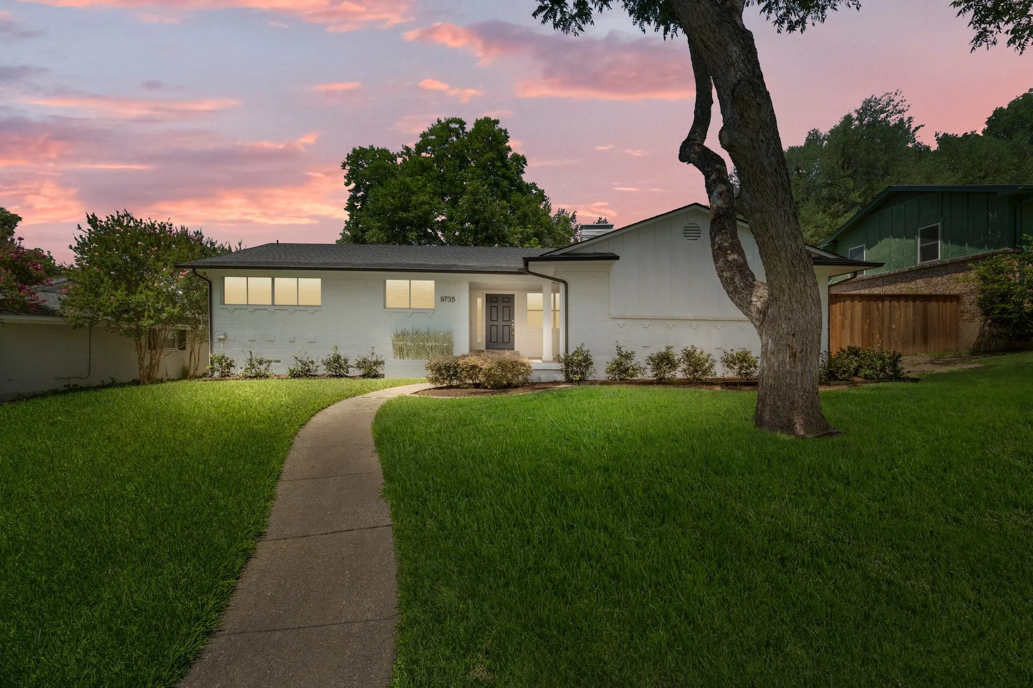 Single Family Residence For Sale in Dallas County , 9735 Queenswood Lane, Dallas, Texas 75238, 3 Bedroom, 2 Bathroom, Garage spaces, 2,156 Sqft, built in 1961, mls#21404987, Real Estate Agent in Dallas, Homes For Sale in Dallas county, Homes For Sale in Dallas, Realtor in Dallas Texas, Real Estate Brokerage Independent Realty Texas, Luminita Cordes Realtor