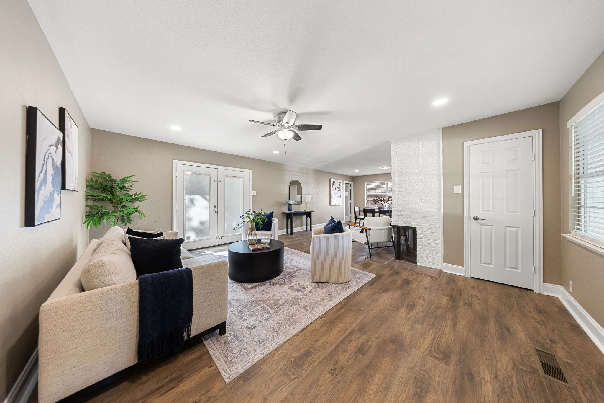 Single Family Residence For Sale in Dallas County , 9735 Queenswood Lane, Dallas, Texas 75238, 3 Bedroom, 2 Bathroom, Garage spaces, 2,156 Sqft, built in 1961, mls#21404987, Real Estate Agent in Dallas, Homes For Sale in Dallas county, Homes For Sale in Dallas, Realtor in Dallas Texas, Real Estate Brokerage Independent Realty Texas, Luminita Cordes Realtor