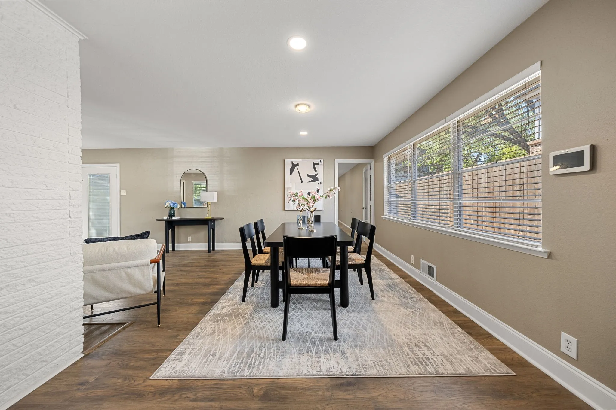 Single Family Residence For Sale in Dallas County , 9735 Queenswood Lane, Dallas, Texas 75238, 3 Bedroom, 2 Bathroom, Garage spaces, 2,156 Sqft, built in 1961, mls#21404987, Real Estate Agent in Dallas, Homes For Sale in Dallas county, Homes For Sale in Dallas, Realtor in Dallas Texas, Real Estate Brokerage Independent Realty Texas, Luminita Cordes Realtor