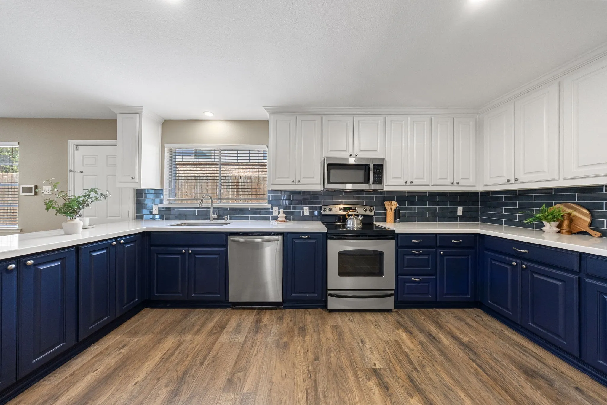 Single Family Residence For Sale in Dallas County , 9735 Queenswood Lane, Dallas, Texas 75238, 3 Bedroom, 2 Bathroom, Garage spaces, 2,156 Sqft, built in 1961, mls#21404987, Real Estate Agent in Dallas, Homes For Sale in Dallas county, Homes For Sale in Dallas, Realtor in Dallas Texas, Real Estate Brokerage Independent Realty Texas, Luminita Cordes Realtor