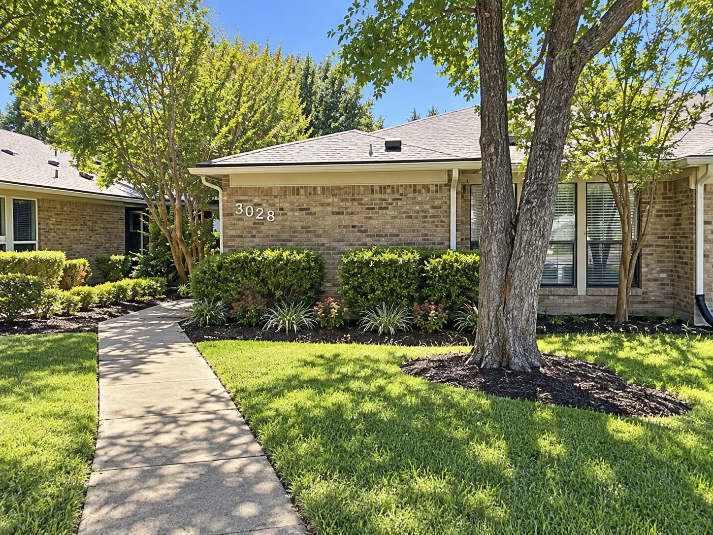 Duplex For Rent in Dallas County , 3028 Airhaven Street, Dallas, Texas 75229, 3 Bedroom, 2 Bathroom, 2 Garage spaces, 1,176 Sqft, built in 1981, mls#21404248, Real Estate Agent in Dallas, Homes For Rent in Dallas county, Homes For Rent in Dallas, Realtor in Dallas Texas, Real Estate Brokerage Independent Realty Texas, Luminita Cordes Realtor
