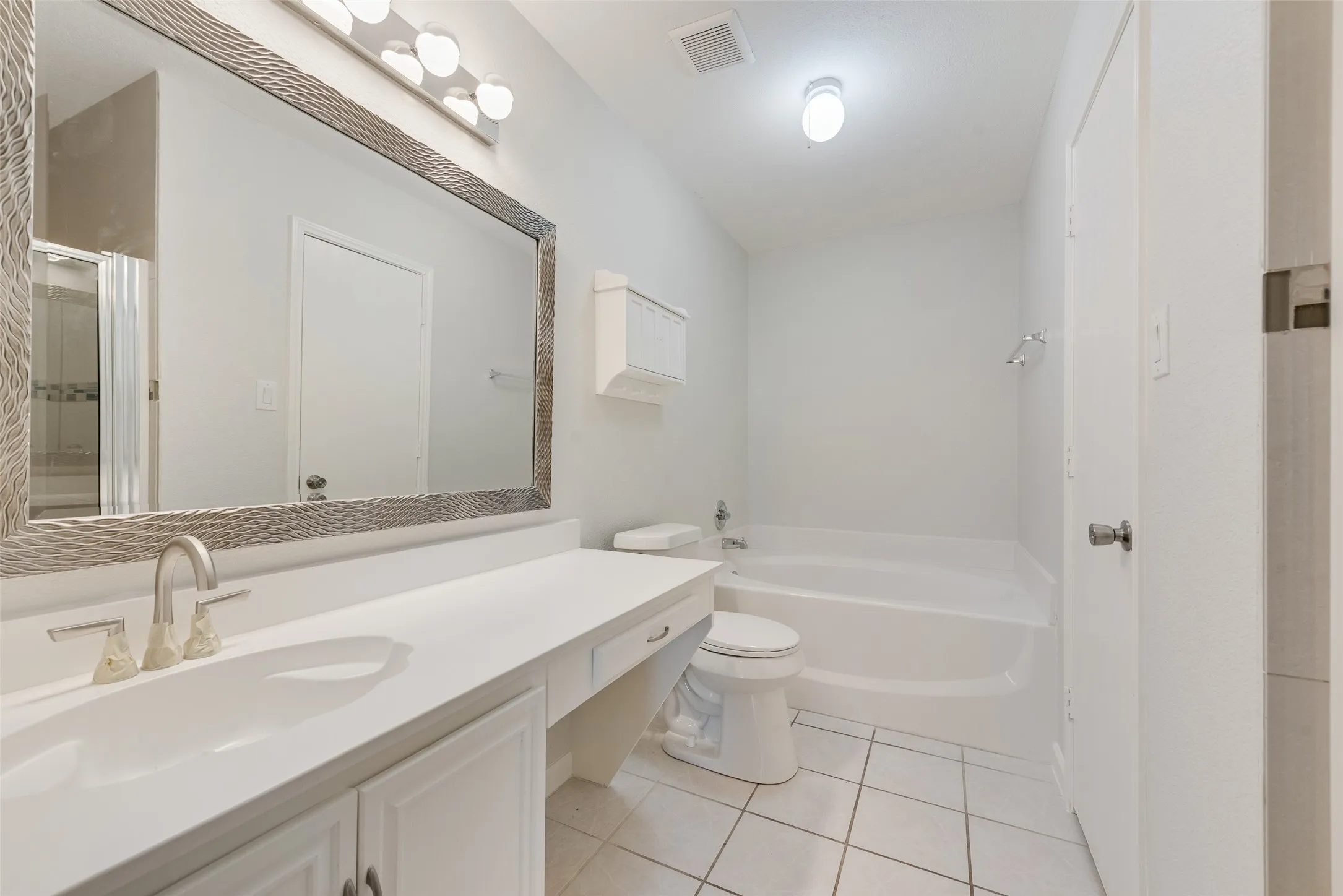 Single Family Residence For Sale in Tarrant County , 7016 Snowivy Court, Arlington, Texas 76001, 3 Bedroom, 2 Bathroom, 2 Garage spaces, 1,575 Sqft, built in 1998, mls#21405040, Real Estate Agent in Arlington, Homes For Sale in Tarrant county, Homes For Sale in Arlington, Realtor in Arlington Texas, Real Estate Brokerage Independent Realty Texas, Luminita Cordes Realtor