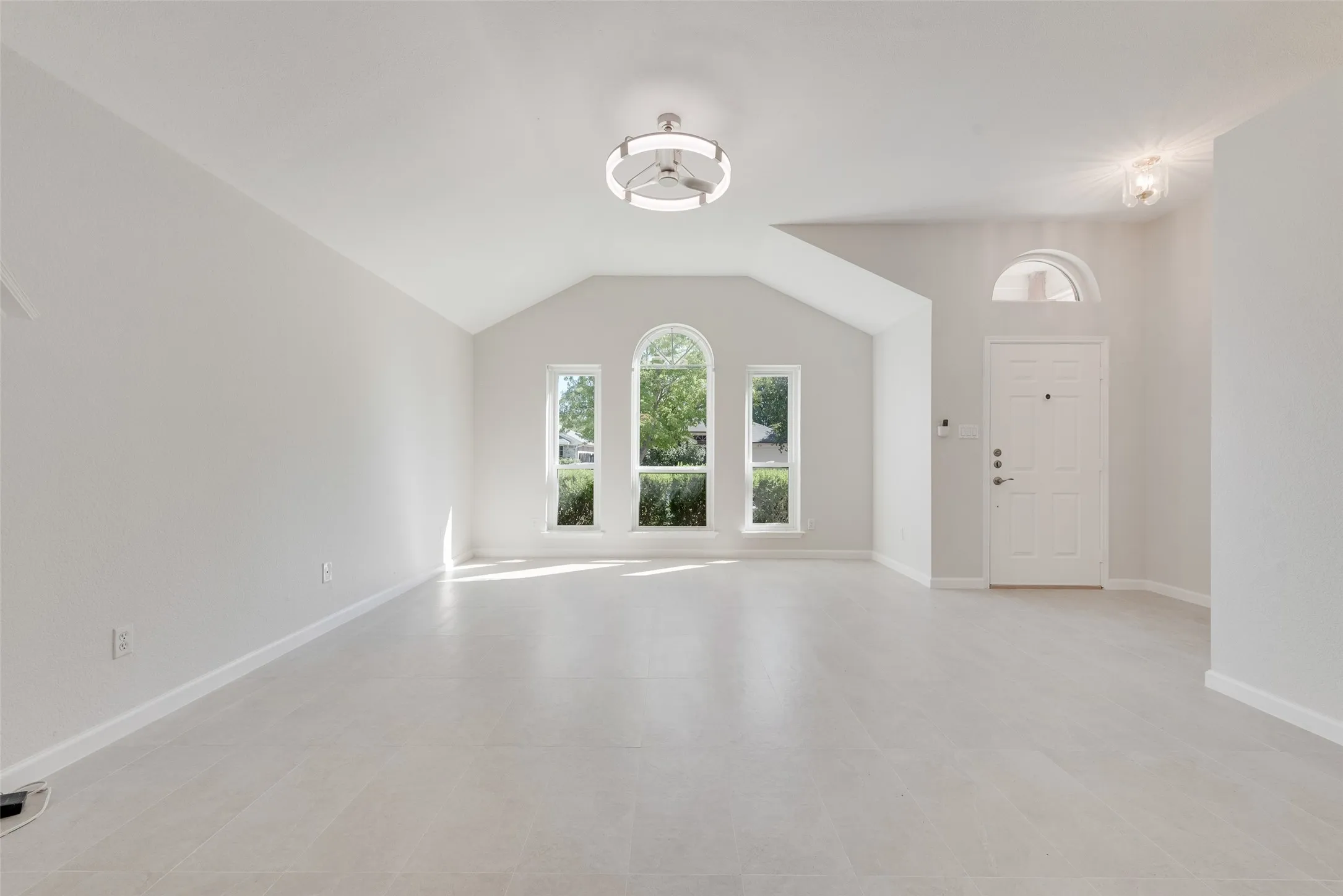 Single Family Residence For Sale in Tarrant County , 7016 Snowivy Court, Arlington, Texas 76001, 3 Bedroom, 2 Bathroom, 2 Garage spaces, 1,575 Sqft, built in 1998, mls#21405040, Real Estate Agent in Arlington, Homes For Sale in Tarrant county, Homes For Sale in Arlington, Realtor in Arlington Texas, Real Estate Brokerage Independent Realty Texas, Luminita Cordes Realtor