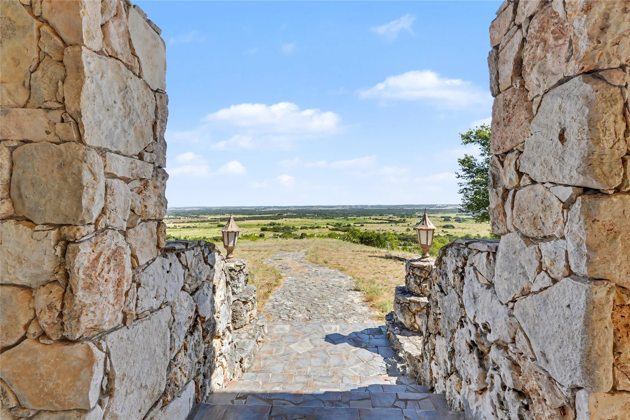 Farm For Sale in Bosque County , 10771 Highway 6, Meridian, Texas 76665, 6 Bedroom, 7 Bathroom, Garage spaces, 12,822 Sqft, built in 1999, mls#21404254, Real Estate Agent in Meridian, Homes For Sale in Bosque county, Homes For Sale in Meridian, Realtor in Meridian Texas, Real Estate Brokerage Independent Realty Texas, Luminita Cordes Realtor