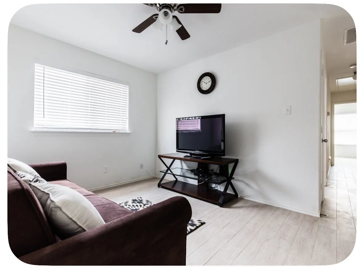 Townhouse For Sale in Tarrant County , 2330 Kingsway Drive, Arlington, Texas 76012, 3 Bedroom, 3 Bathroom, 1 Garage spaces, 1,586 Sqft, built in 2007, mls#21404886, Real Estate Agent in Arlington, Homes For Sale in Tarrant county, Homes For Sale in Arlington, Realtor in Arlington Texas, Real Estate Brokerage Independent Realty Texas, Luminita Cordes Realtor