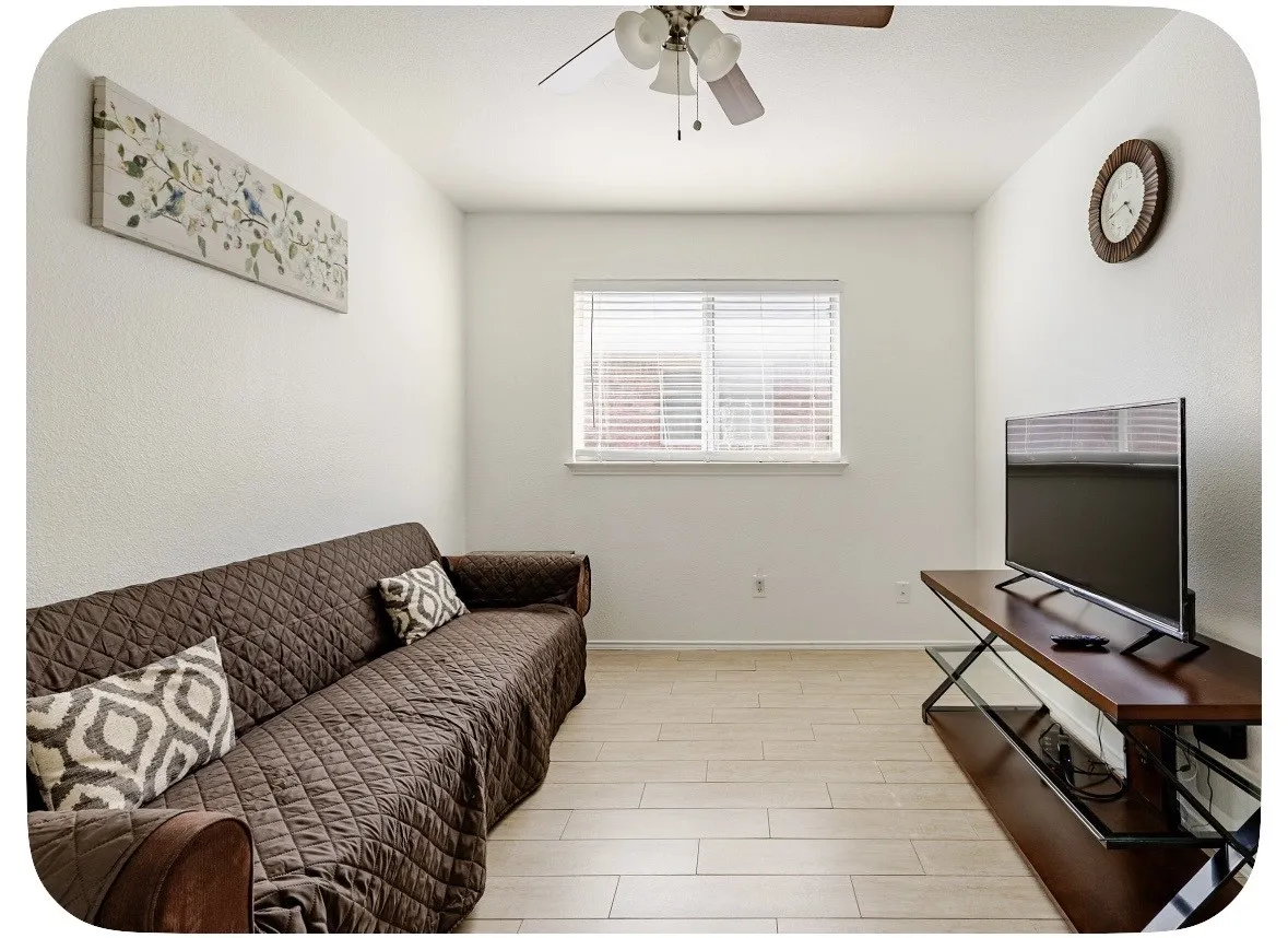 Townhouse For Sale in Tarrant County , 2330 Kingsway Drive, Arlington, Texas 76012, 3 Bedroom, 3 Bathroom, 1 Garage spaces, 1,586 Sqft, built in 2007, mls#21404886, Real Estate Agent in Arlington, Homes For Sale in Tarrant county, Homes For Sale in Arlington, Realtor in Arlington Texas, Real Estate Brokerage Independent Realty Texas, Luminita Cordes Realtor