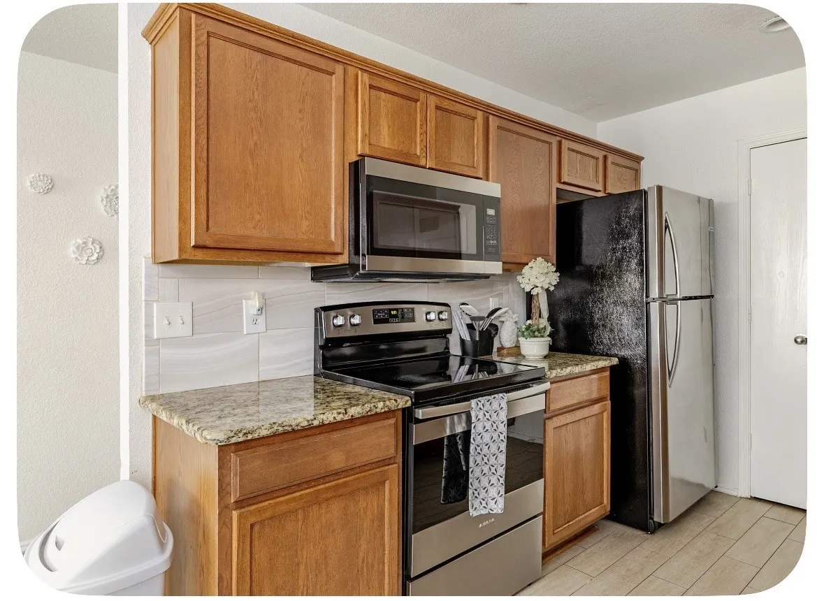 Townhouse For Sale in Tarrant County , 2330 Kingsway Drive, Arlington, Texas 76012, 3 Bedroom, 3 Bathroom, 1 Garage spaces, 1,586 Sqft, built in 2007, mls#21404886, Real Estate Agent in Arlington, Homes For Sale in Tarrant county, Homes For Sale in Arlington, Realtor in Arlington Texas, Real Estate Brokerage Independent Realty Texas, Luminita Cordes Realtor