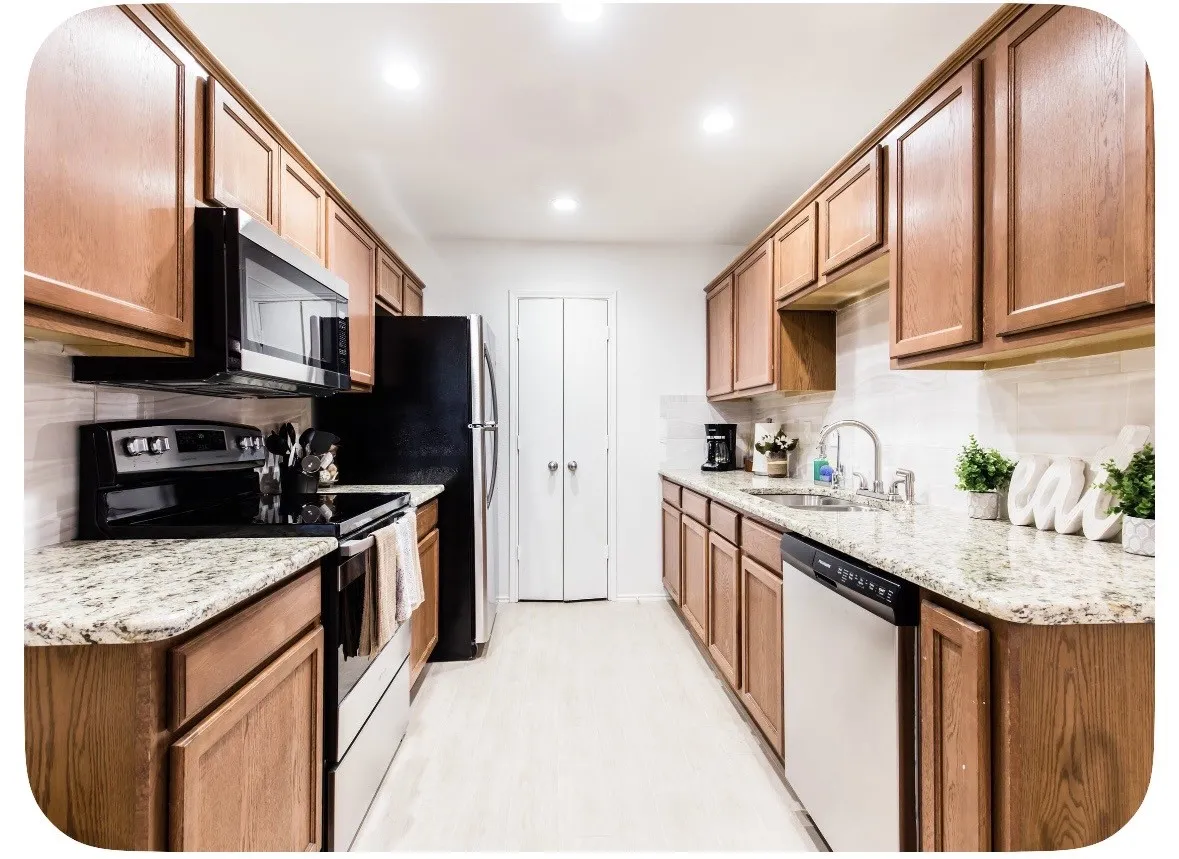 Townhouse For Sale in Tarrant County , 2330 Kingsway Drive, Arlington, Texas 76012, 3 Bedroom, 3 Bathroom, 1 Garage spaces, 1,586 Sqft, built in 2007, mls#21404886, Real Estate Agent in Arlington, Homes For Sale in Tarrant county, Homes For Sale in Arlington, Realtor in Arlington Texas, Real Estate Brokerage Independent Realty Texas, Luminita Cordes Realtor