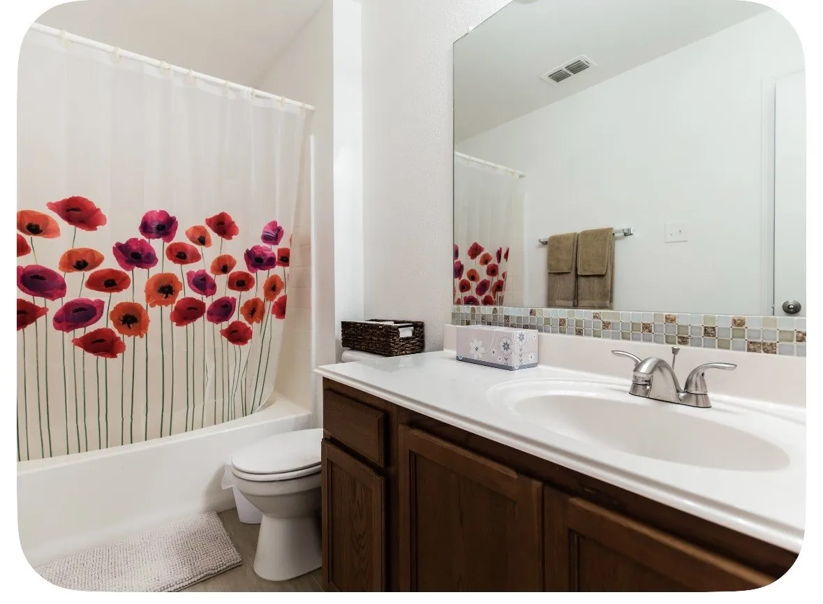 Townhouse For Sale in Tarrant County , 2330 Kingsway Drive, Arlington, Texas 76012, 3 Bedroom, 3 Bathroom, 1 Garage spaces, 1,586 Sqft, built in 2007, mls#21404886, Real Estate Agent in Arlington, Homes For Sale in Tarrant county, Homes For Sale in Arlington, Realtor in Arlington Texas, Real Estate Brokerage Independent Realty Texas, Luminita Cordes Realtor
